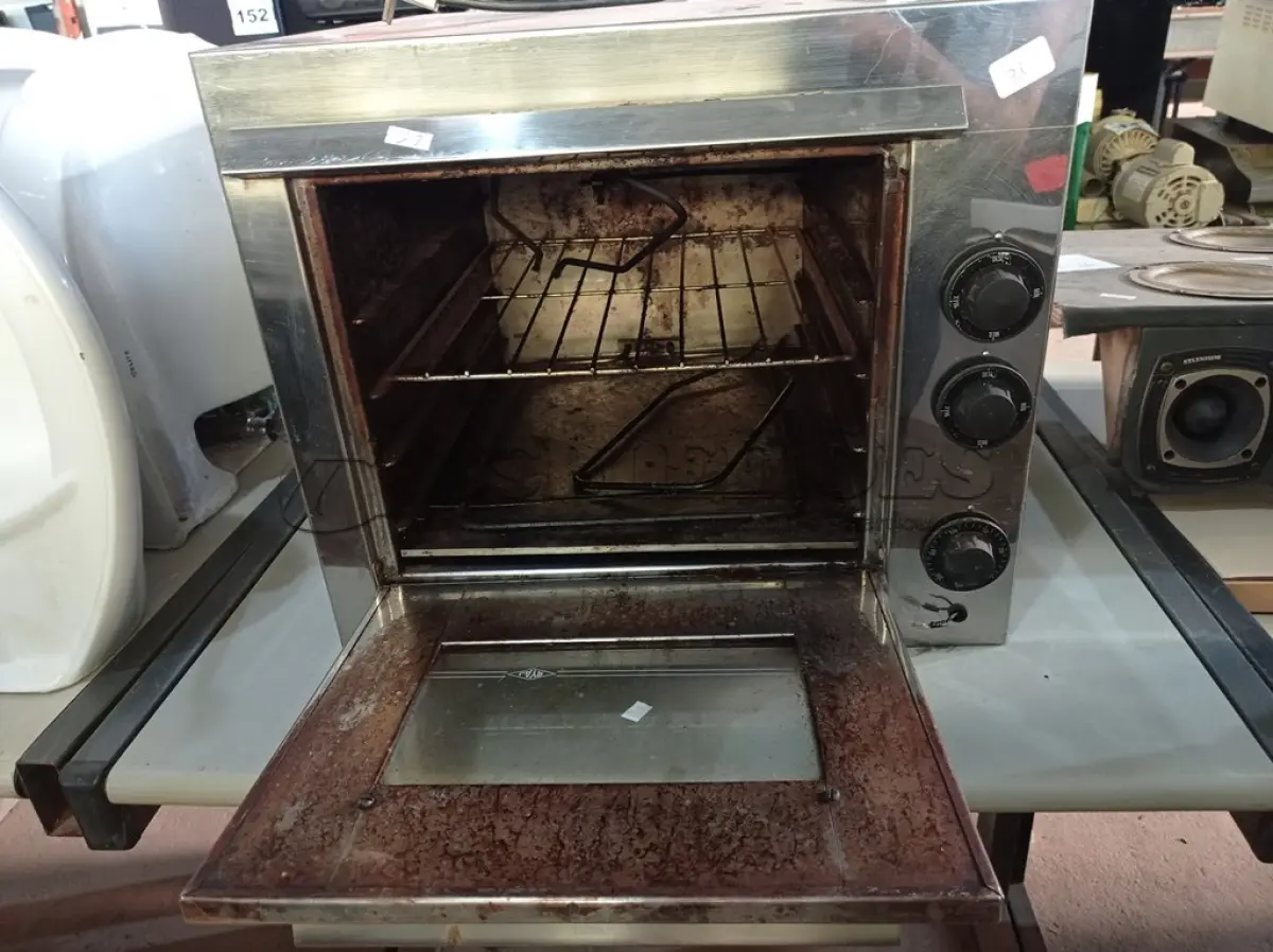 LOTE 204 - 01 FORNO ELÉTRICO MARCA LAYR. (NO ESTADO) ATENÇÃO! FAZER A VISITAÇÃO ANTES DE ARREMATAR, NÃO SABEMOS SE FUNCIONA. LEILÃO NÃO TEM GARANTIA E NEM DEVOLUÇÃO, SUJEITO A POSSÍVEIS AVARIAS VISÍVEIS/OCULTAS E/OU AUSÊNCIA DE COMPONENTES.
