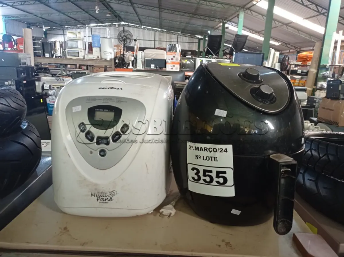 LOTE 355 - 01 PANIFICADORA E 01 AIRFRY MARCAS E MODELOS DIVERSOS. (NO ESTADO) ATENÇÃO! FAZER A VISITAÇÃO ANTES DE ARREMATAR, NÃO SABEMOS SE FUNCIONA. LEILÃO NÃO TEM GARANTIA E NEM DEVOLUÇÃO, SUJEITO A POSSÍVEIS AVARIAS VISÍVEIS/OCULTAS E/OU AUSÊNCIA DE COMPONENTES.