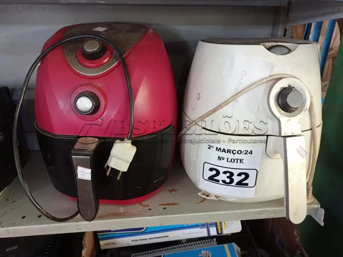 LOTE 232 - 02 AIRFRY MARCAS E MODELOS DIVERSOS. (NO ESTADO) ATENÇÃO! FAZER A VISITAÇÃO ANTES DE ARREMATAR, NÃO SABEMOS SE FUNCIONA. LEILÃO NÃO TEM GARANTIA E NEM DEVOLUÇÃO, SUJEITO A POSSÍVEIS AVARIAS VISÍVEIS/OCULTAS E/OU AUSÊNCIA DE COMPONENTES.