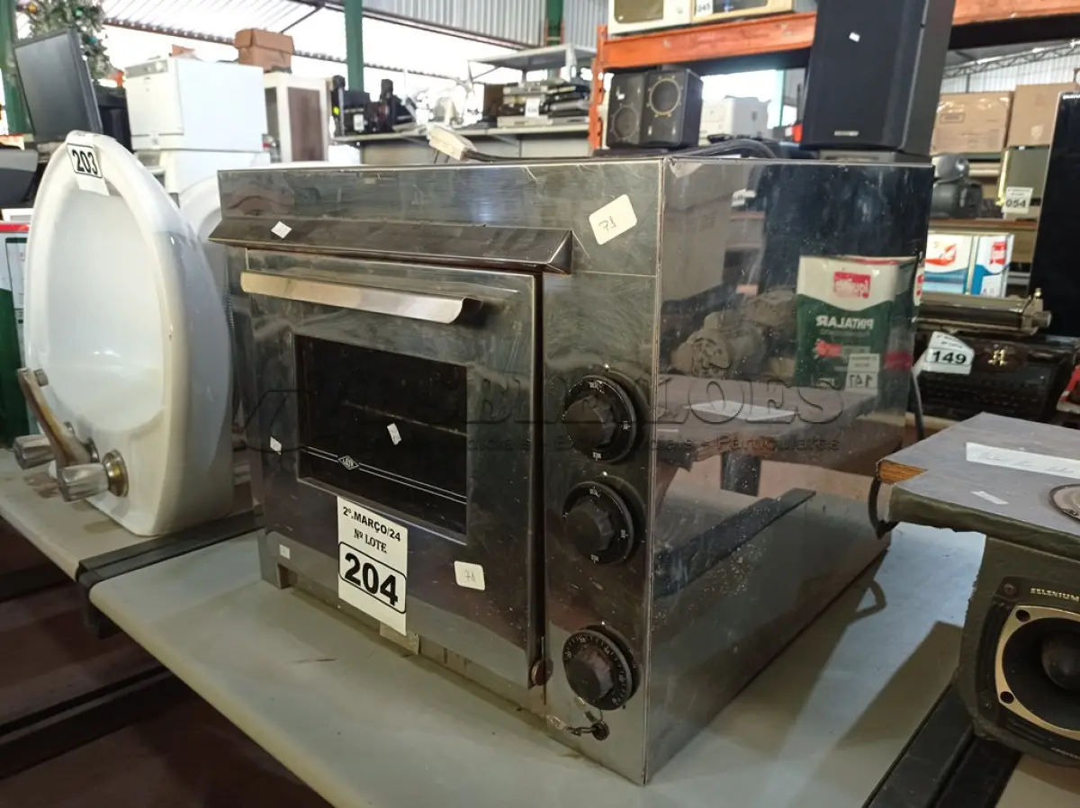 LOTE 204 - 01 FORNO ELÉTRICO MARCA LAYR. (NO ESTADO) ATENÇÃO! FAZER A VISITAÇÃO ANTES DE ARREMATAR, NÃO SABEMOS SE FUNCIONA. LEILÃO NÃO TEM GARANTIA E NEM DEVOLUÇÃO, SUJEITO A POSSÍVEIS AVARIAS VISÍVEIS/OCULTAS E/OU AUSÊNCIA DE COMPONENTES.