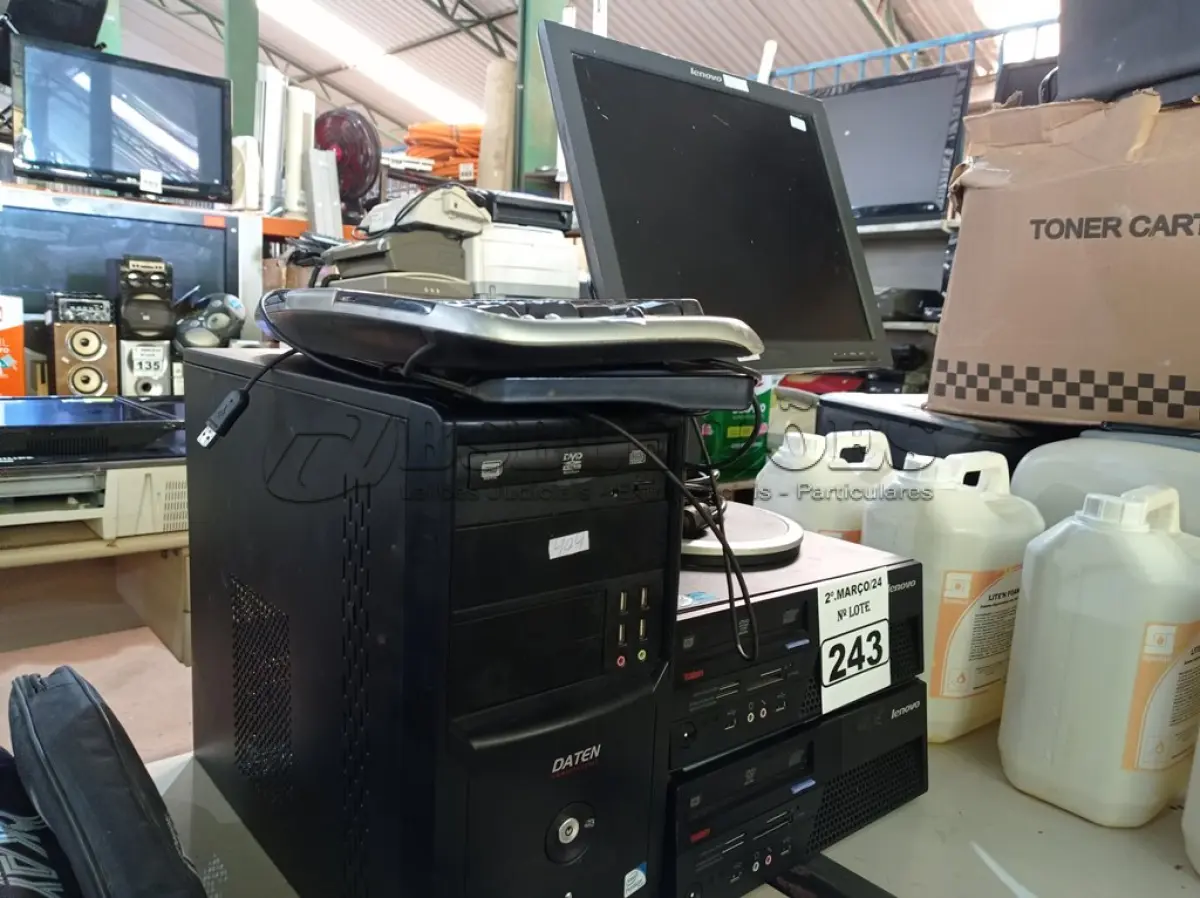 LOTE 243 - 03 CPU’S, 02 TECLADOS E 01 MONITOR. (NO ESTADO) ATENÇÃO! FAZER A VISITAÇÃO ANTES DE ARREMATAR, NÃO SABEMOS SE FUNCIONA. LEILÃO NÃO TEM GARANTIA E NEM DEVOLUÇÃO, SUJEITO A POSSÍVEIS AVARIAS VISÍVEIS/OCULTAS E/OU AUSÊNCIA DE COMPONENTES.