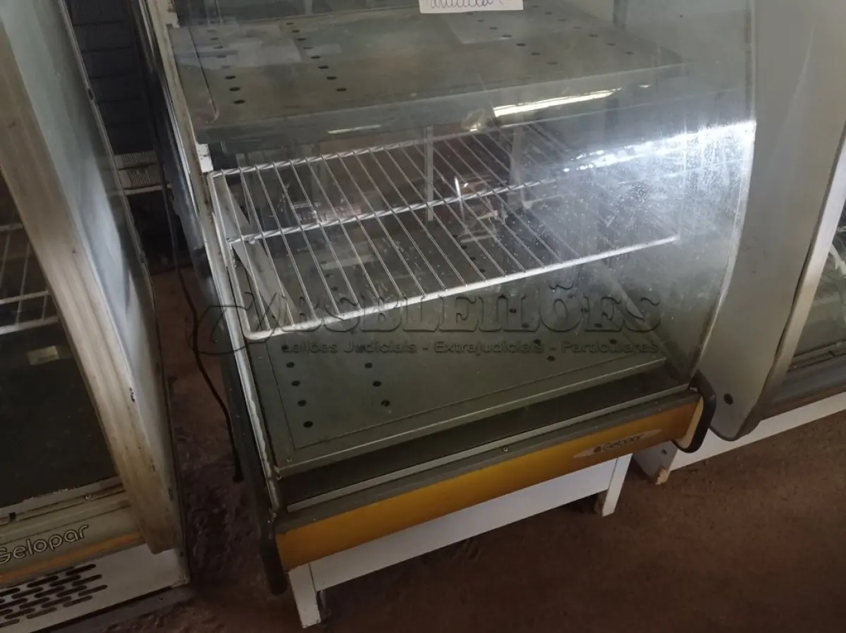 LOTE 372 - 01 BALCÃO QUENTE MARCA GELOPAR. (NO ESTADO) ATENÇÃO! FAZER A VISITAÇÃO ANTES DE ARREMATAR, NÃO SABEMOS SE FUNCIONA. LEILÃO NÃO TEM GARANTIA E NEM DEVOLUÇÃO, SUJEITO A POSSÍVEIS AVARIAS VISÍVEIS/OCULTAS E/OU AUSÊNCIA DE COMPONENTES.