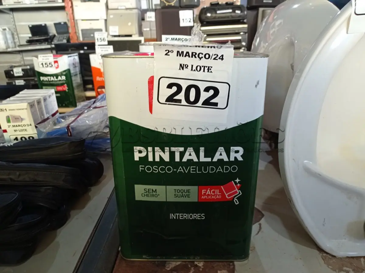 LOTE 202 - 01 LATA DE TINTA IQUINE PINTALAR FOSCO AVELUDADO 18L NA COR VERDE PISCINA. (NO ESTADO) ATENÇÃO! FAZER A VISITAÇÃO ANTES DE ARREMATAR, NÃO SABEMOS SE FUNCIONA. LEILÃO NÃO TEM GARANTIA E NEM DEVOLUÇÃO, SUJEITO A POSSÍVEIS AVARIAS VISÍVEIS/OCULTAS E/OU AUSÊNCIA DE COMPONENTES.