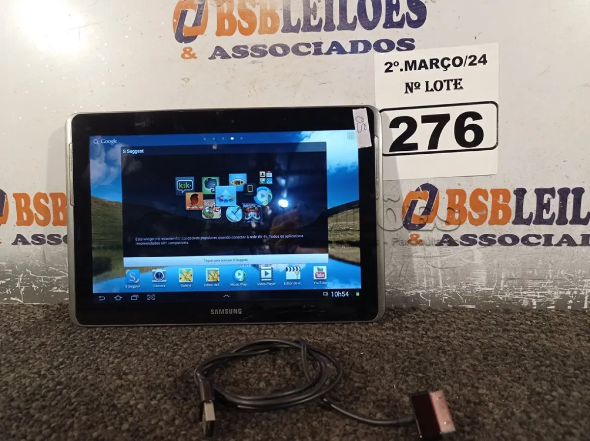 LOTE 276 - 01 TABLET SAMSUNG TAB2 TELA 10.1” COM CABO. (NO ESTADO) ATENÇÃO! FAZER A VISITAÇÃO ANTES DE ARREMATAR, NÃO SABEMOS SE FUNCIONA. LEILÃO NÃO TEM GARANTIA E NEM DEVOLUÇÃO, SUJEITO A POSSÍVEIS AVARIAS VISÍVEIS/OCULTAS E/OU AUSÊNCIA DE COMPONENTES.
