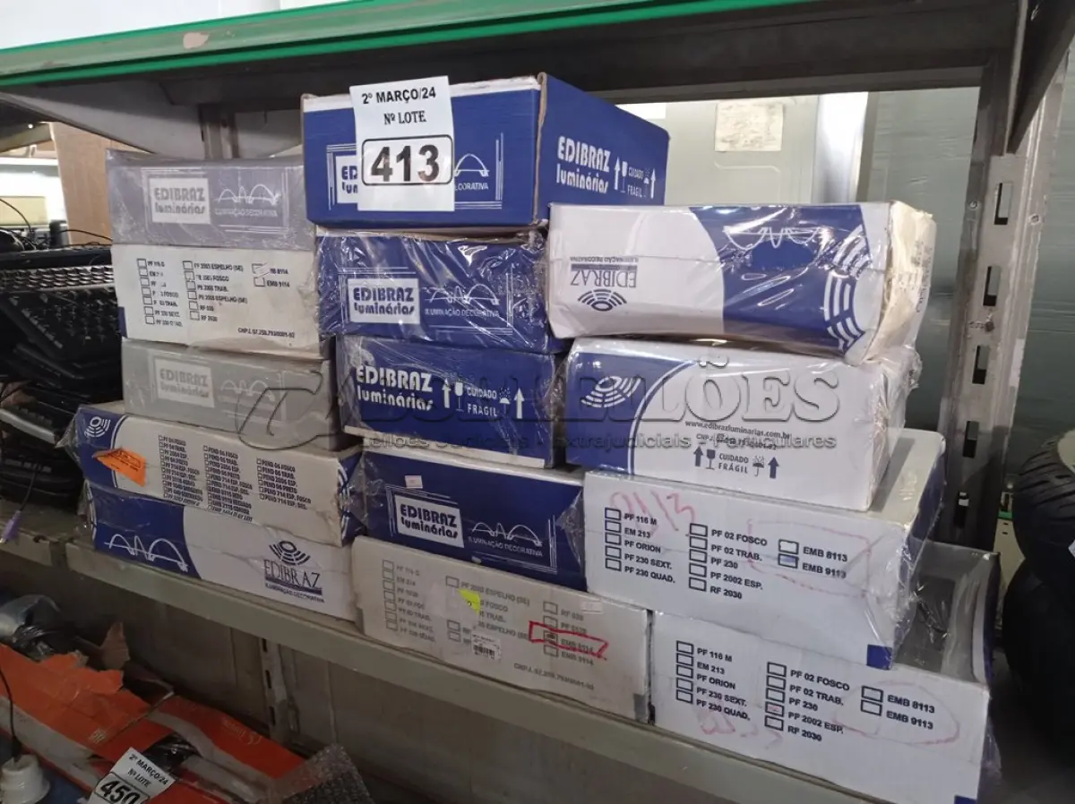 LOTE 413 - 01 LOTE COM VÁRIAS LUMINÁRIAS MARCAS E MODELOS DIVERSOS. (NO ESTADO) ATENÇÃO! FAZER A VISITAÇÃO ANTES DE ARREMATAR, NÃO SABEMOS SE FUNCIONA. LEILÃO NÃO TEM GARANTIA E NEM DEVOLUÇÃO, SUJEITO A POSSÍVEIS AVARIAS VISÍVEIS/OCULTAS E/OU AUSÊNCIA DE COMPONENTES.