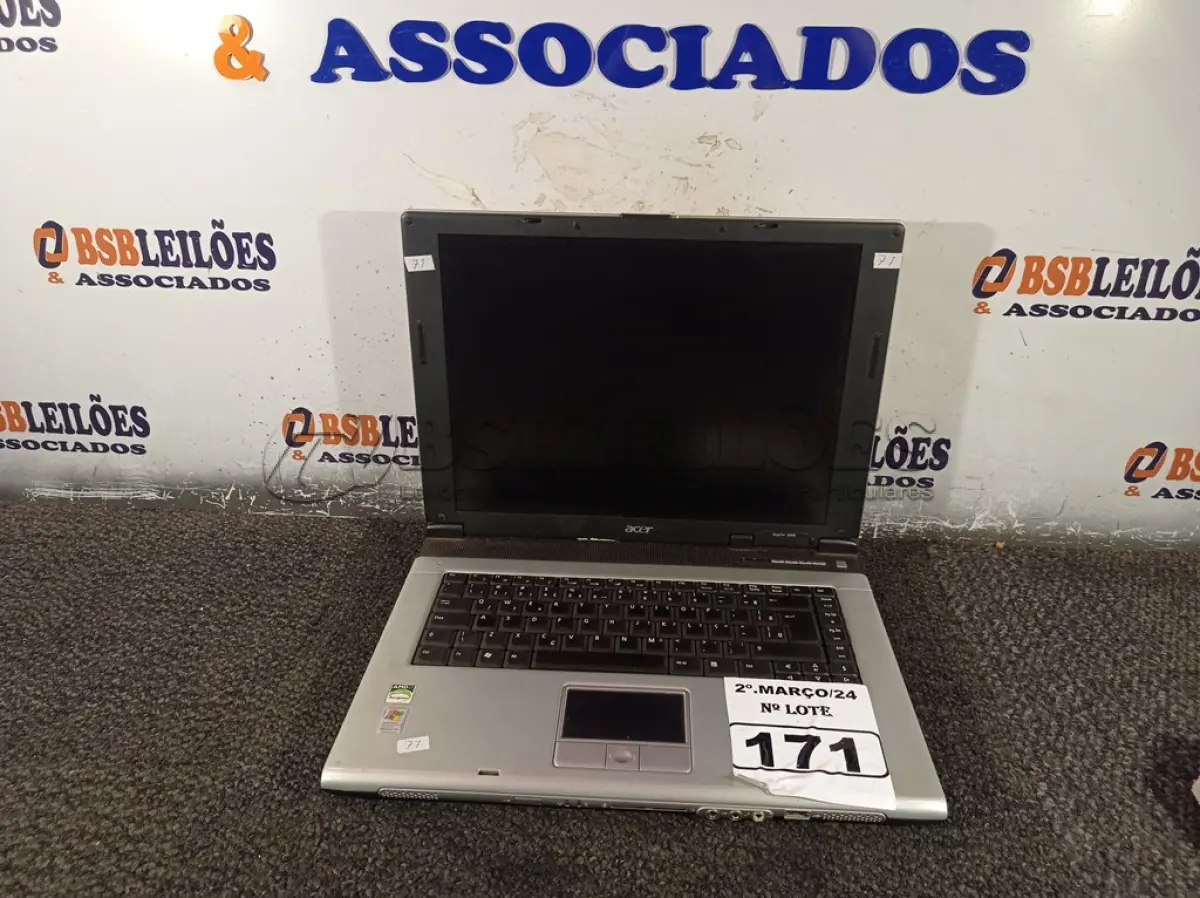 LOTE 171 - 01 NOTEBOOK MARCA ACER. (NO ESTADO) ATENÇÃO! FAZER A VISITAÇÃO ANTES DE ARREMATAR, NÃO SABEMOS SE FUNCIONA. LEILÃO NÃO TEM GARANTIA E NEM DEVOLUÇÃO, SUJEITO A POSSÍVEIS AVARIAS VISÍVEIS/OCULTAS E/OU AUSÊNCIA DE COMPONENTES.