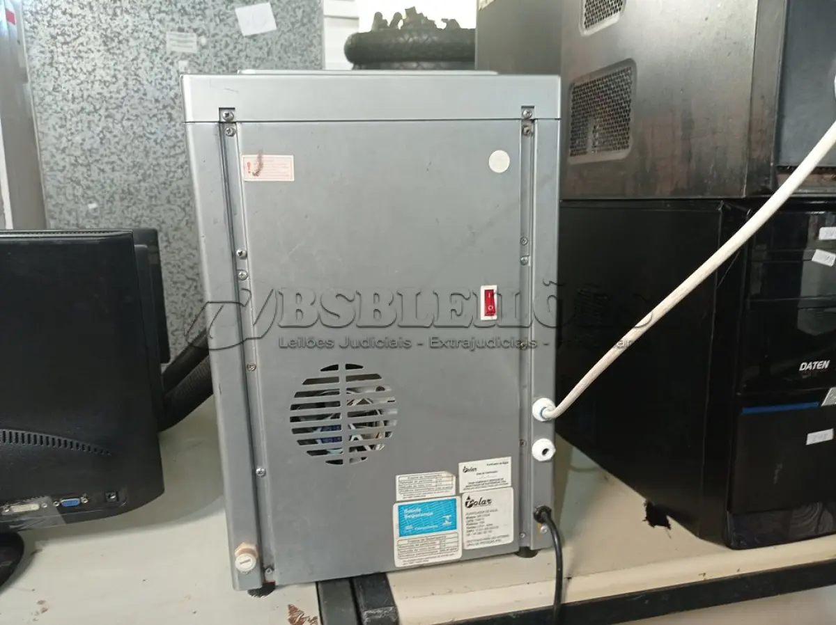 LOTE 338 - 01 ASPIRADOR DE PÓ E 01 PURIFICADOR DE ÁGUA MARCA POLAR. (NO ESTADO) ATENÇÃO! FAZER A VISITAÇÃO ANTES DE ARREMATAR, NÃO SABEMOS SE FUNCIONA. LEILÃO NÃO TEM GARANTIA E NEM DEVOLUÇÃO, SUJEITO A POSSÍVEIS AVARIAS VISÍVEIS/OCULTAS E/OU AUSÊNCIA DE COMPONENTES.