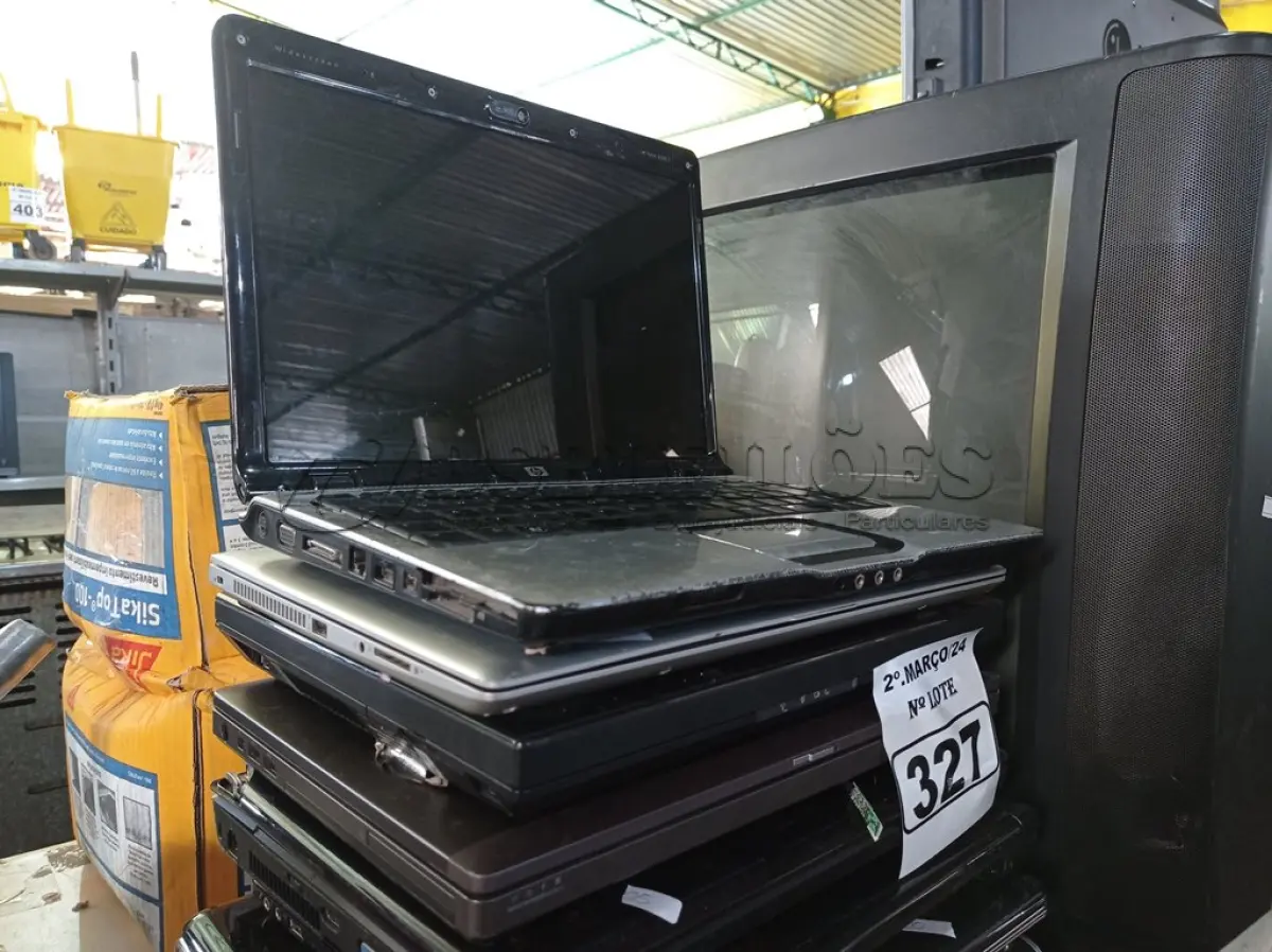 LOTE 327 - 10 NOTEBOOK’S MARCAS E MODELOS DIVERSOS PARA RETIRADA DE PEÇAS. (NO ESTADO) ATENÇÃO! FAZER A VISITAÇÃO ANTES DE ARREMATAR, NÃO SABEMOS SE FUNCIONA. LEILÃO NÃO TEM GARANTIA E NEM DEVOLUÇÃO, SUJEITO A POSSÍVEIS AVARIAS VISÍVEIS/OCULTAS E/OU AUSÊNCIA DE COMPONENTES.