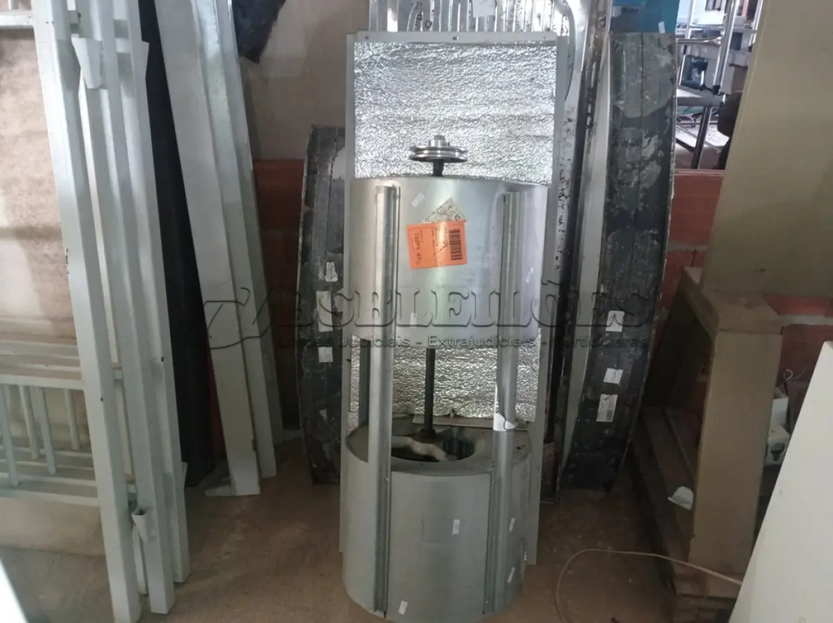 LOTE 375 - 02 PORTAS, 01 TAMPO DE VIDRO, 01 PIA, 02 ACABAMENTOS PARA JANELAS E 01 EXAUSTOR INDUSTRIAL. (NO ESTADO) ATENÇÃO! FAZER A VISITAÇÃO ANTES DE ARREMATAR, NÃO SABEMOS SE FUNCIONA. LEILÃO NÃO TEM GARANTIA E NEM DEVOLUÇÃO, SUJEITO A POSSÍVEIS AVARIAS VISÍVEIS/OCULTAS E/OU AUSÊNCIA DE COMPONENTES.