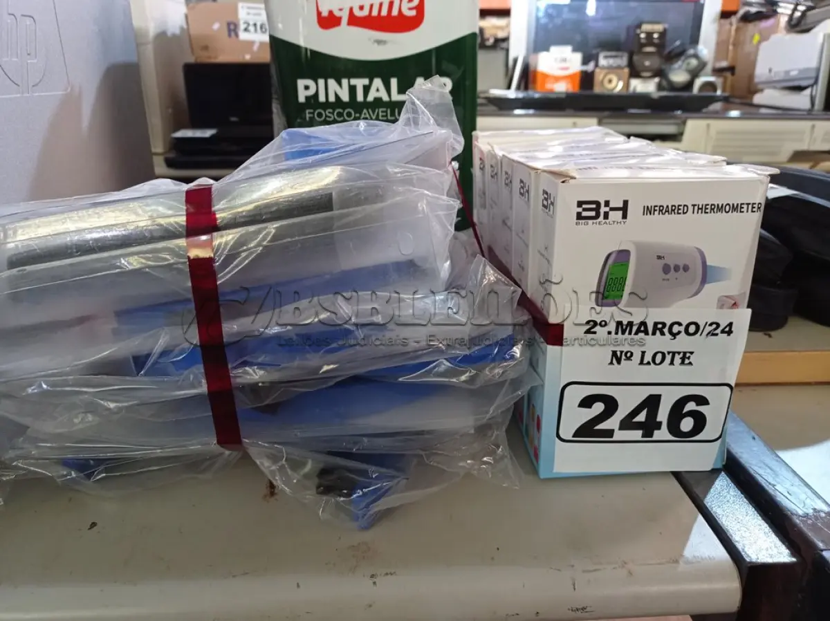 LOTE 246 - 10 MÁSCARAS DE PROTEÇÃO E 05 TERMÔMETROS DIGITAIS. (NO ESTADO) ATENÇÃO! FAZER A VISITAÇÃO ANTES DE ARREMATAR, NÃO SABEMOS SE FUNCIONA. LEILÃO NÃO TEM GARANTIA E NEM DEVOLUÇÃO, SUJEITO A POSSÍVEIS AVARIAS VISÍVEIS/OCULTAS E/OU AUSÊNCIA DE COMPONENTES.