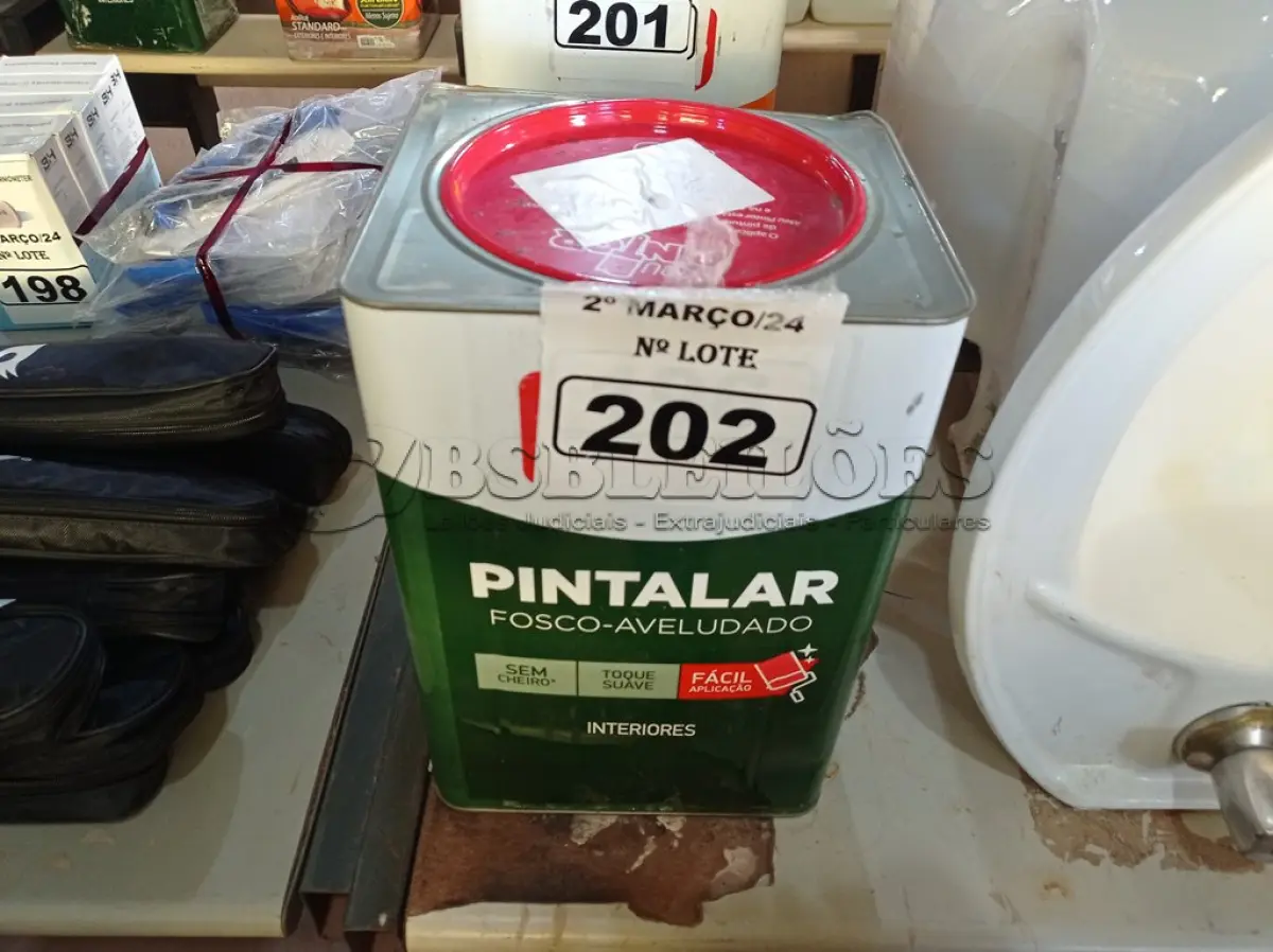 LOTE 202 - 01 LATA DE TINTA IQUINE PINTALAR FOSCO AVELUDADO 18L NA COR VERDE PISCINA. (NO ESTADO) ATENÇÃO! FAZER A VISITAÇÃO ANTES DE ARREMATAR, NÃO SABEMOS SE FUNCIONA. LEILÃO NÃO TEM GARANTIA E NEM DEVOLUÇÃO, SUJEITO A POSSÍVEIS AVARIAS VISÍVEIS/OCULTAS E/OU AUSÊNCIA DE COMPONENTES.