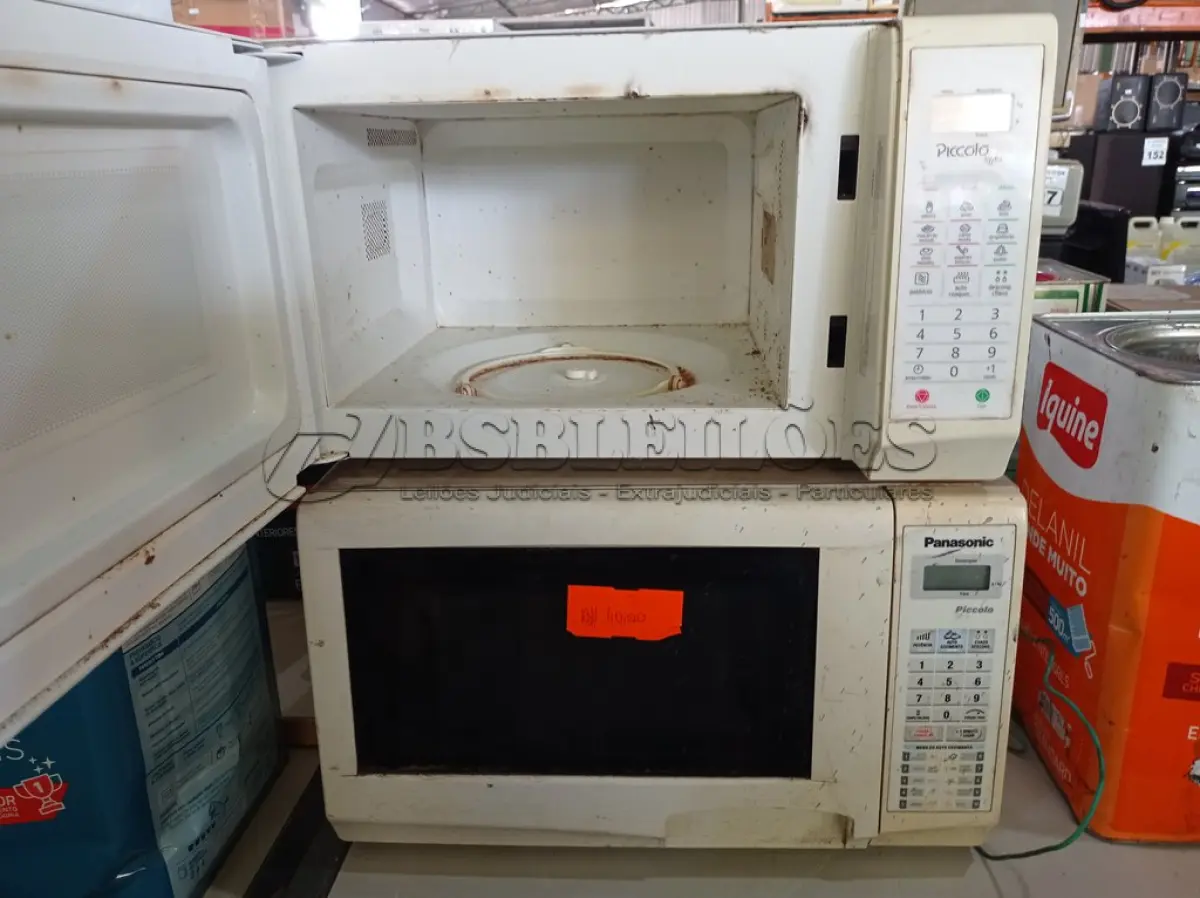 LOTE 266 - 04 MICRO-ONDAS MARCAS E MODELOS DIVERSOS PARA RETIRADA DE PEÇAS. (NO ESTADO) ATENÇÃO! FAZER A VISITAÇÃO ANTES DE ARREMATAR, NÃO SABEMOS SE FUNCIONA. LEILÃO NÃO TEM GARANTIA E NEM DEVOLUÇÃO, SUJEITO A POSSÍVEIS AVARIAS VISÍVEIS/OCULTAS E/OU AUSÊNCIA DE COMPONENTES.