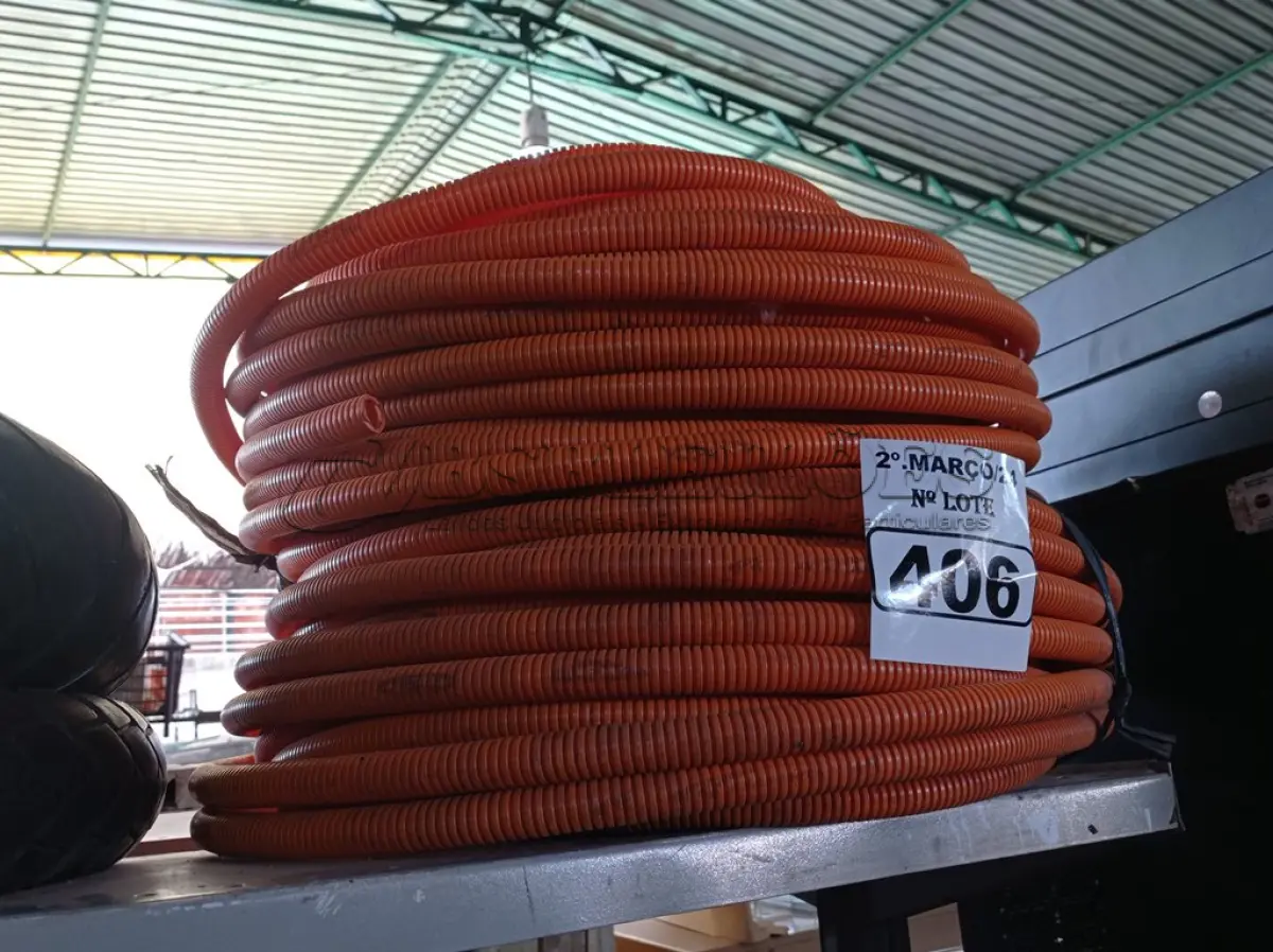 LOTE 406 - 02 ROLOS DE MANGUEIRA CORRUGADA. (NO ESTADO) ATENÇÃO! FAZER A VISITAÇÃO ANTES DE ARREMATAR, NÃO SABEMOS SE FUNCIONA. LEILÃO NÃO TEM GARANTIA E NEM DEVOLUÇÃO, SUJEITO A POSSÍVEIS AVARIAS VISÍVEIS/OCULTAS E/OU AUSÊNCIA DE COMPONENTES.
