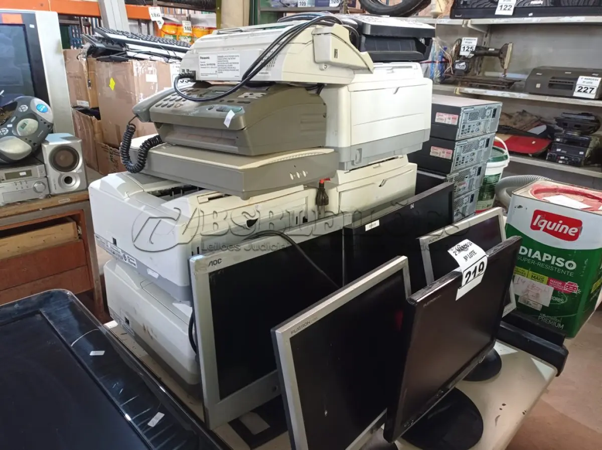 LOTE 219 - 05 IMPRESSORAS, 01 SCANNER, 03 APARELHOS DE FAX E 06 MONITORES MARCAS E MODELOS DIVERSOS PARA RETIRADA DE PEÇAS. (NO ESTADO) ATENÇÃO! FAZER A VISITAÇÃO ANTES DE ARREMATAR, NÃO SABEMOS SE FUNCIONA. LEILÃO NÃO TEM GARANTIA E NEM DEVOLUÇÃO, SUJEITO A POSSÍVEIS AVARIAS VISÍVEIS/OCULTAS E/OU AUSÊNCIA DE COMPONENTES.