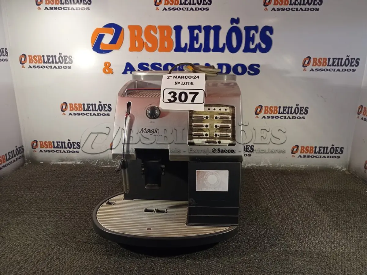 LOTE 307 - 01 CAFETEIRA EXPRESSO. (NO ESTADO) ATENÇÃO! FAZER A VISITAÇÃO ANTES DE ARREMATAR, NÃO SABEMOS SE FUNCIONA. LEILÃO NÃO TEM GARANTIA E NEM DEVOLUÇÃO, SUJEITO A POSSÍVEIS AVARIAS VISÍVEIS/OCULTAS E/OU AUSÊNCIA DE COMPONENTES.