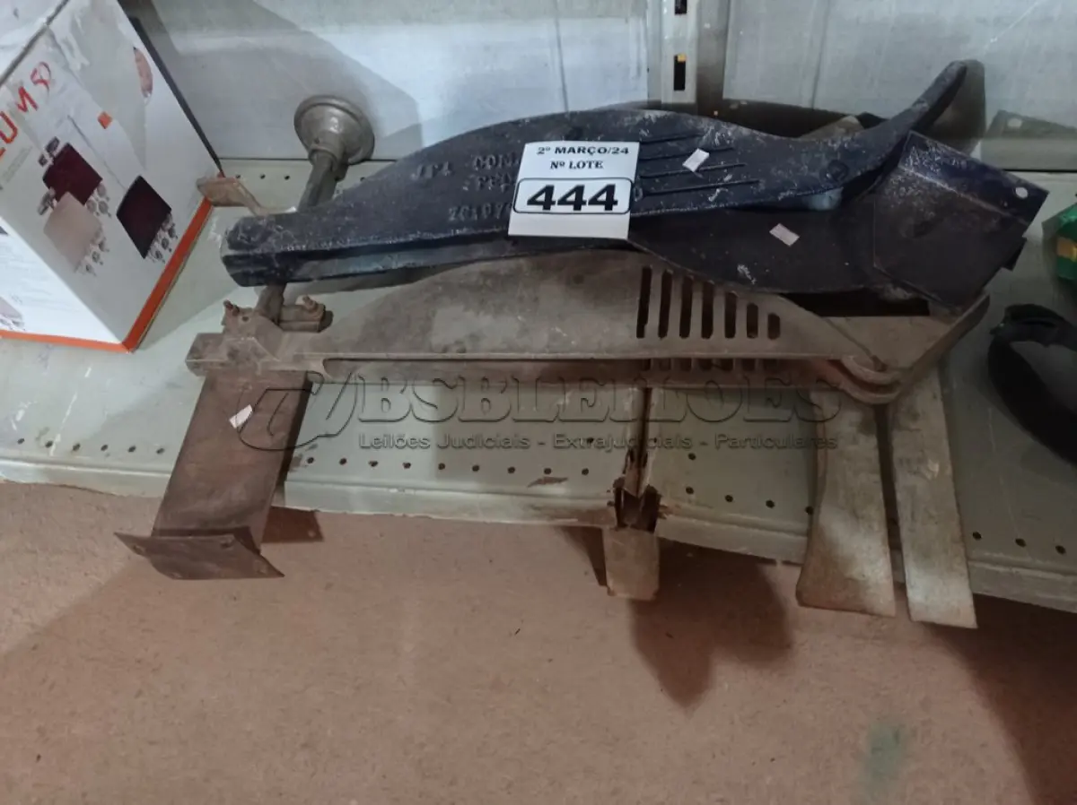 LOTE 444 - 03 PROTEÇÕES PARA DISCO DE SERRA DE BANCADA. (NO ESTADO) ATENÇÃO! FAZER A VISITAÇÃO ANTES DE ARREMATAR, NÃO SABEMOS SE FUNCIONA. LEILÃO NÃO TEM GARANTIA E NEM DEVOLUÇÃO, SUJEITO A POSSÍVEIS AVARIAS VISÍVEIS/OCULTAS E/OU AUSÊNCIA DE COMPONENTES.
