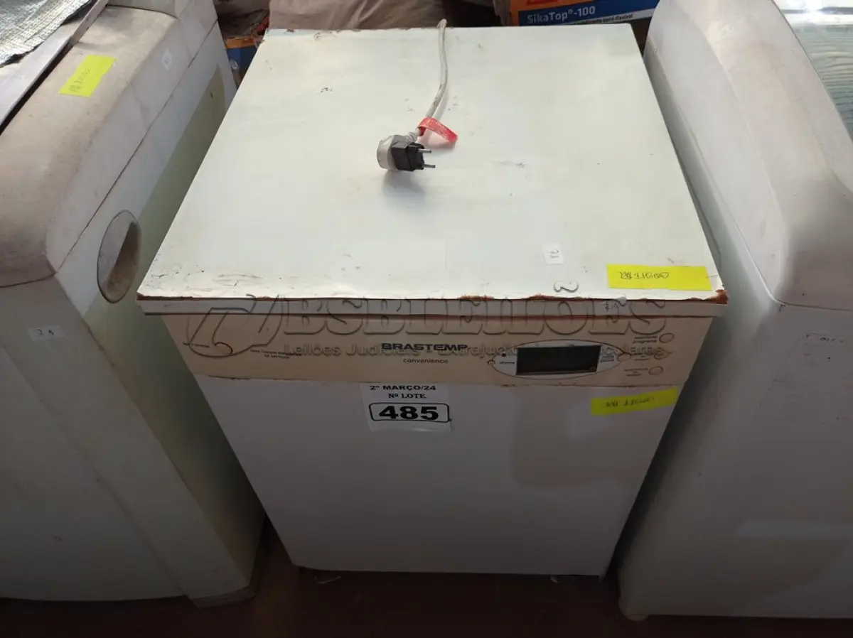 LOTE 485 - 01 LAVA-LOUÇAS MARCA BRASTEMP 220V. (NO ESTADO) ATENÇÃO! FAZER A VISITAÇÃO ANTES DE ARREMATAR, NÃO SABEMOS SE FUNCIONA. LEILÃO NÃO TEM GARANTIA E NEM DEVOLUÇÃO, SUJEITO A POSSÍVEIS AVARIAS VISÍVEIS/OCULTAS E/OU AUSÊNCIA DE COMPONENTES.
