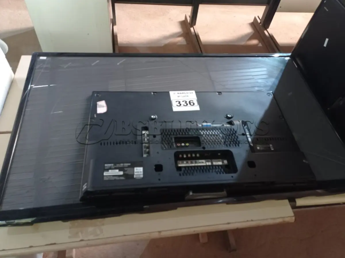 LOTE 336 - 02 TV’S MARCAS E MODELOS DIVERSOS PARA RETIRADA DE PEÇAS. (NO ESTADO) ATENÇÃO! FAZER A VISITAÇÃO ANTES DE ARREMATAR, NÃO SABEMOS SE FUNCIONA. LEILÃO NÃO TEM GARANTIA E NEM DEVOLUÇÃO, SUJEITO A POSSÍVEIS AVARIAS VISÍVEIS/OCULTAS E/OU AUSÊNCIA DE COMPONENTES.