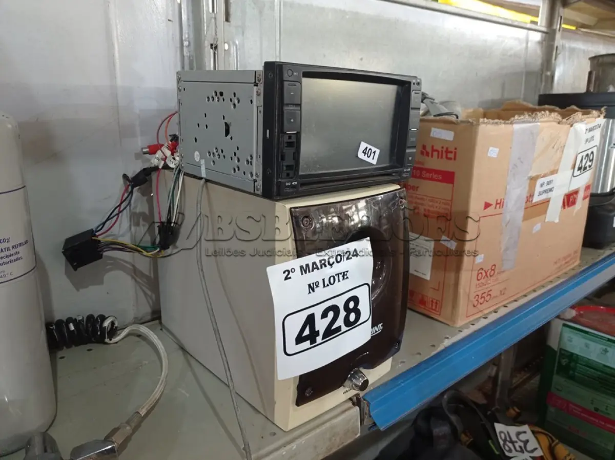 LOTE 428 - 01 CENTRAL MULTIMIDIA E 01 SUBWOOFER. (NO ESTADO) ATENÇÃO! FAZER A VISITAÇÃO ANTES DE ARREMATAR, NÃO SABEMOS SE FUNCIONA. LEILÃO NÃO TEM GARANTIA E NEM DEVOLUÇÃO, SUJEITO A POSSÍVEIS AVARIAS VISÍVEIS/OCULTAS E/OU AUSÊNCIA DE COMPONENTES.