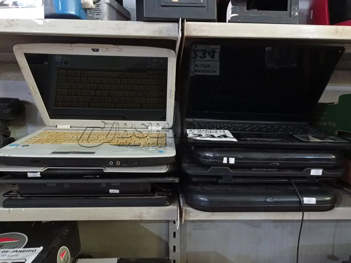 LOTE 234 - 02 NOTEBOOK’S E VÁRIAS BASES DE REFRIGERAÇÃO PARA NOTEBOOK. (NO ESTADO) ATENÇÃO! FAZER A VISITAÇÃO ANTES DE ARREMATAR, NÃO SABEMOS SE FUNCIONA. LEILÃO NÃO TEM GARANTIA E NEM DEVOLUÇÃO, SUJEITO A POSSÍVEIS AVARIAS VISÍVEIS/OCULTAS E/OU AUSÊNCIA DE COMPONENTES.