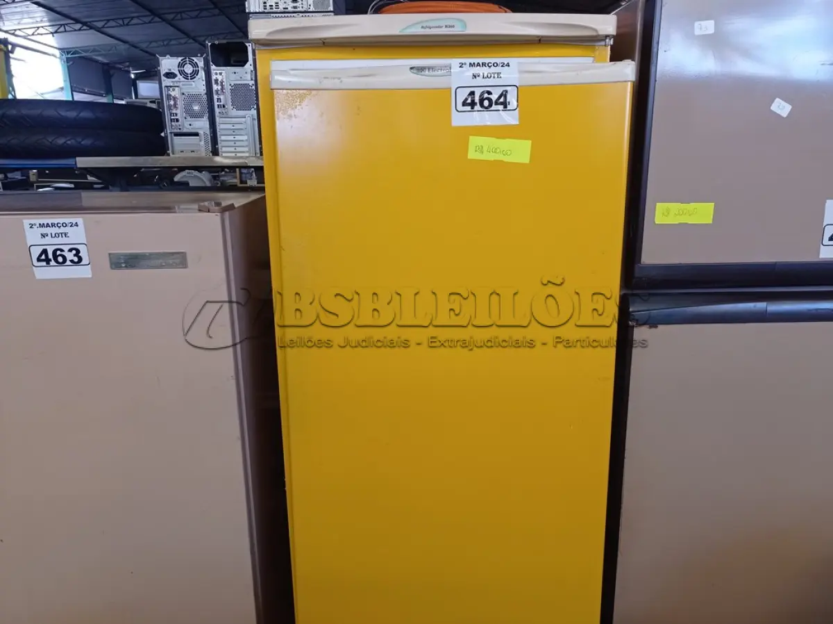 LOTE 464 - 01 GELADEIRA MARCA ELECTROLUX 220V. (NO ESTADO) ATENÇÃO! FAZER A VISITAÇÃO ANTES DE ARREMATAR, NÃO SABEMOS SE FUNCIONA. LEILÃO NÃO TEM GARANTIA E NEM DEVOLUÇÃO, SUJEITO A POSSÍVEIS AVARIAS VISÍVEIS/OCULTAS E/OU AUSÊNCIA DE COMPONENTES.