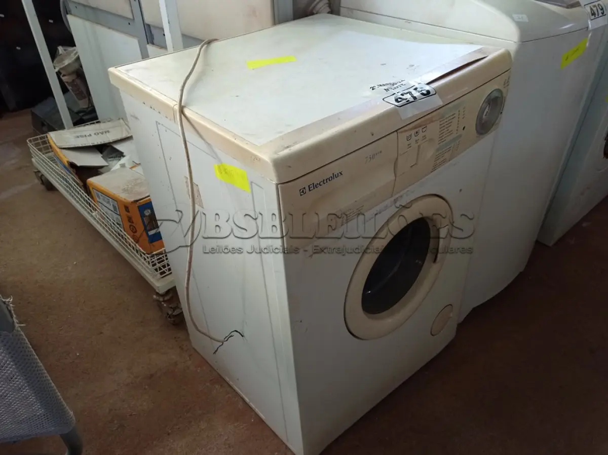 LOTE 478 - 01 LAVADORA DE ROUPAS MARCA ELECTROLUX 220V. (NO ESTADO) ATENÇÃO! FAZER A VISITAÇÃO ANTES DE ARREMATAR, NÃO SABEMOS SE FUNCIONA. LEILÃO NÃO TEM GARANTIA E NEM DEVOLUÇÃO, SUJEITO A POSSÍVEIS AVARIAS VISÍVEIS/OCULTAS E/OU AUSÊNCIA DE COMPONENTES.