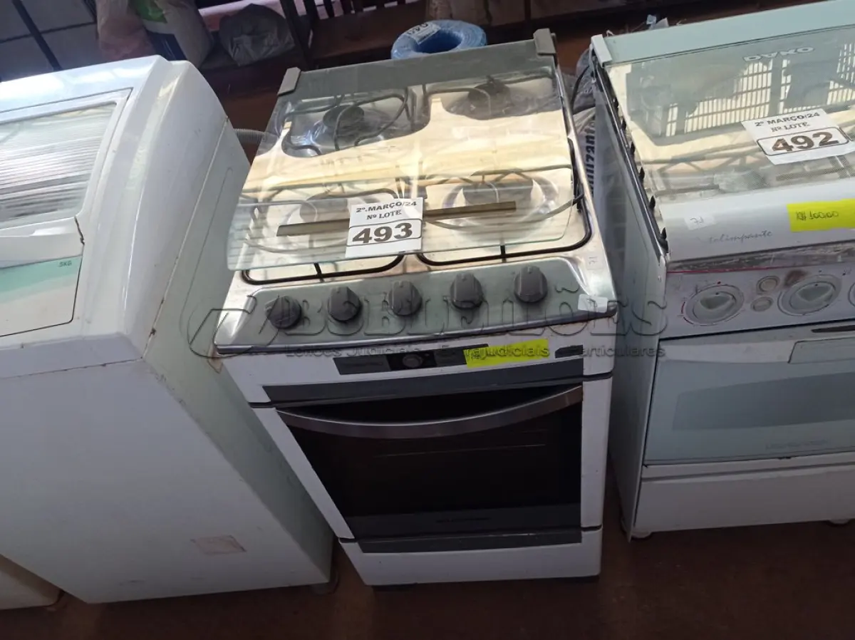 LOTE 493 - 01 FOGÃO A GÁS 04 BOCAS MARCAS BRASTEMP. (NO ESTADO) ATENÇÃO! FAZER A VISITAÇÃO ANTES DE ARREMATAR, NÃO SABEMOS SE FUNCIONA. LEILÃO NÃO TEM GARANTIA E NEM DEVOLUÇÃO, SUJEITO A POSSÍVEIS AVARIAS VISÍVEIS/OCULTAS E/OU AUSÊNCIA DE COMPONENTES.