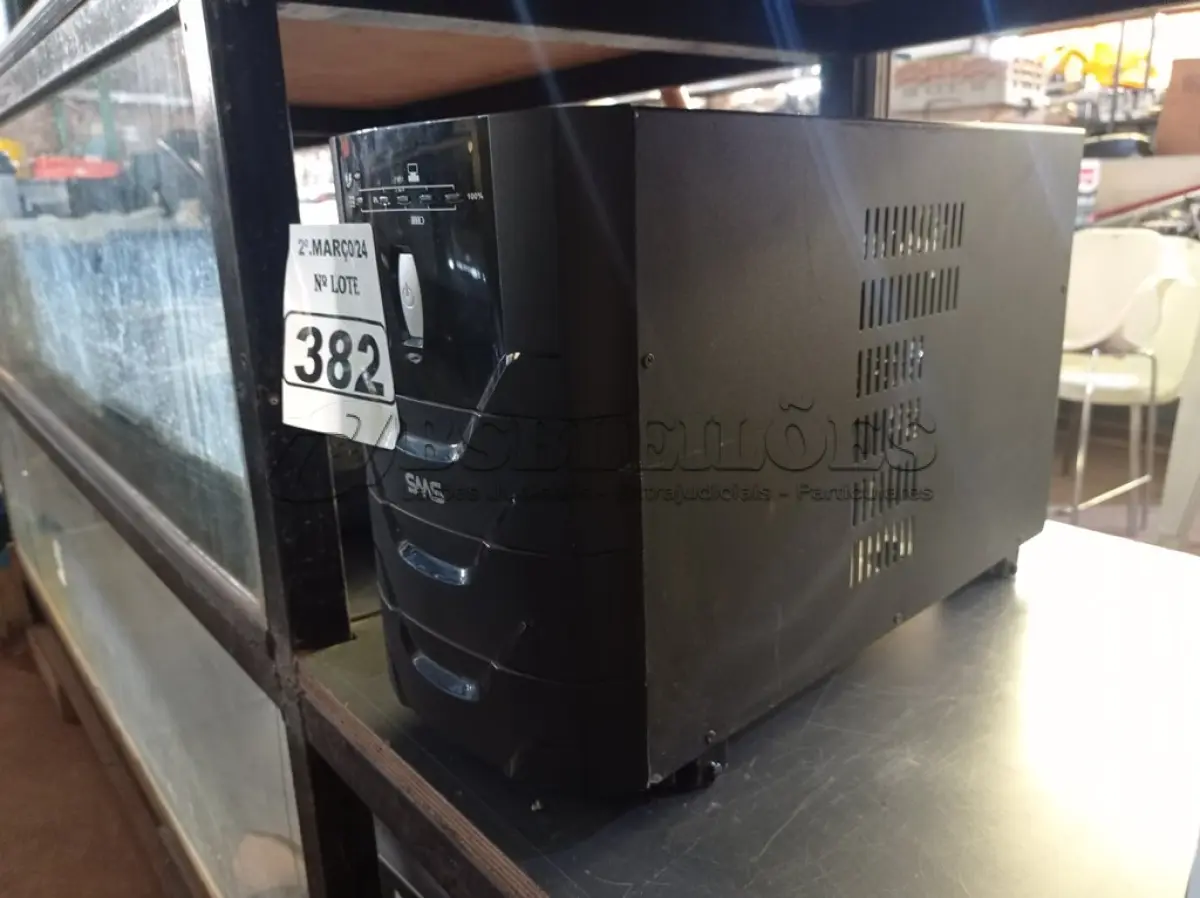 LOTE 382 - 01 NOBREAK MARCA SMS 3000VA. (NO ESTADO) ATENÇÃO! FAZER A VISITAÇÃO ANTES DE ARREMATAR, NÃO SABEMOS SE FUNCIONA. LEILÃO NÃO TEM GARANTIA E NEM DEVOLUÇÃO, SUJEITO A POSSÍVEIS AVARIAS VISÍVEIS/OCULTAS E/OU AUSÊNCIA DE COMPONENTES.