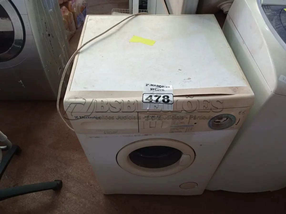 LOTE 478 - 01 LAVADORA DE ROUPAS MARCA ELECTROLUX 220V. (NO ESTADO) ATENÇÃO! FAZER A VISITAÇÃO ANTES DE ARREMATAR, NÃO SABEMOS SE FUNCIONA. LEILÃO NÃO TEM GARANTIA E NEM DEVOLUÇÃO, SUJEITO A POSSÍVEIS AVARIAS VISÍVEIS/OCULTAS E/OU AUSÊNCIA DE COMPONENTES.