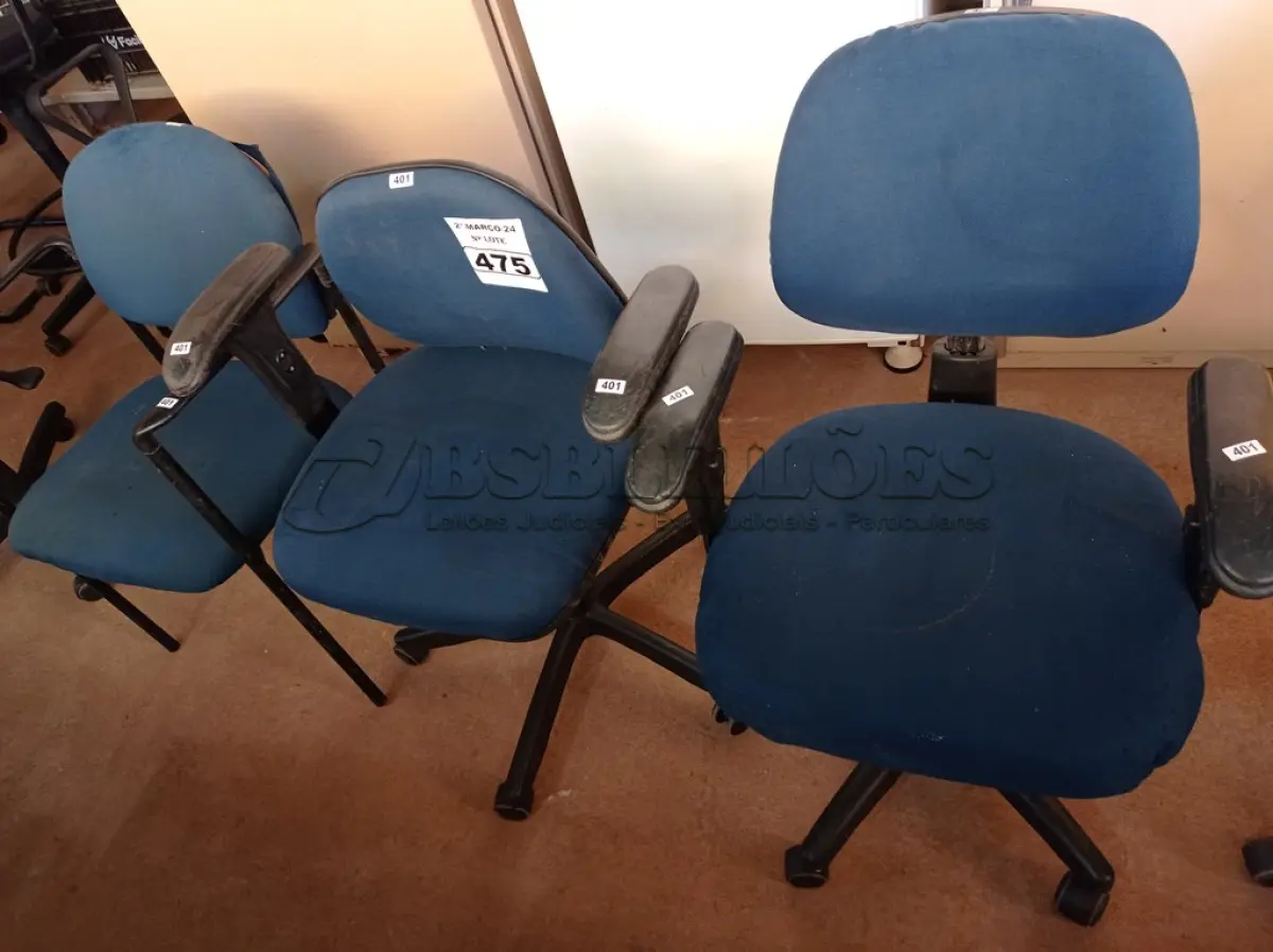 LOTE 475 - 03 CADEIRAS DE ESCRITÓRIO SENDO 01 COM BASE FIXA. (NO ESTADO) ATENÇÃO! FAZER A VISITAÇÃO ANTES DE ARREMATAR, NÃO SABEMOS SE FUNCIONA. LEILÃO NÃO TEM GARANTIA E NEM DEVOLUÇÃO, SUJEITO A POSSÍVEIS AVARIAS VISÍVEIS/OCULTAS E/OU AUSÊNCIA DE COMPONENTES.