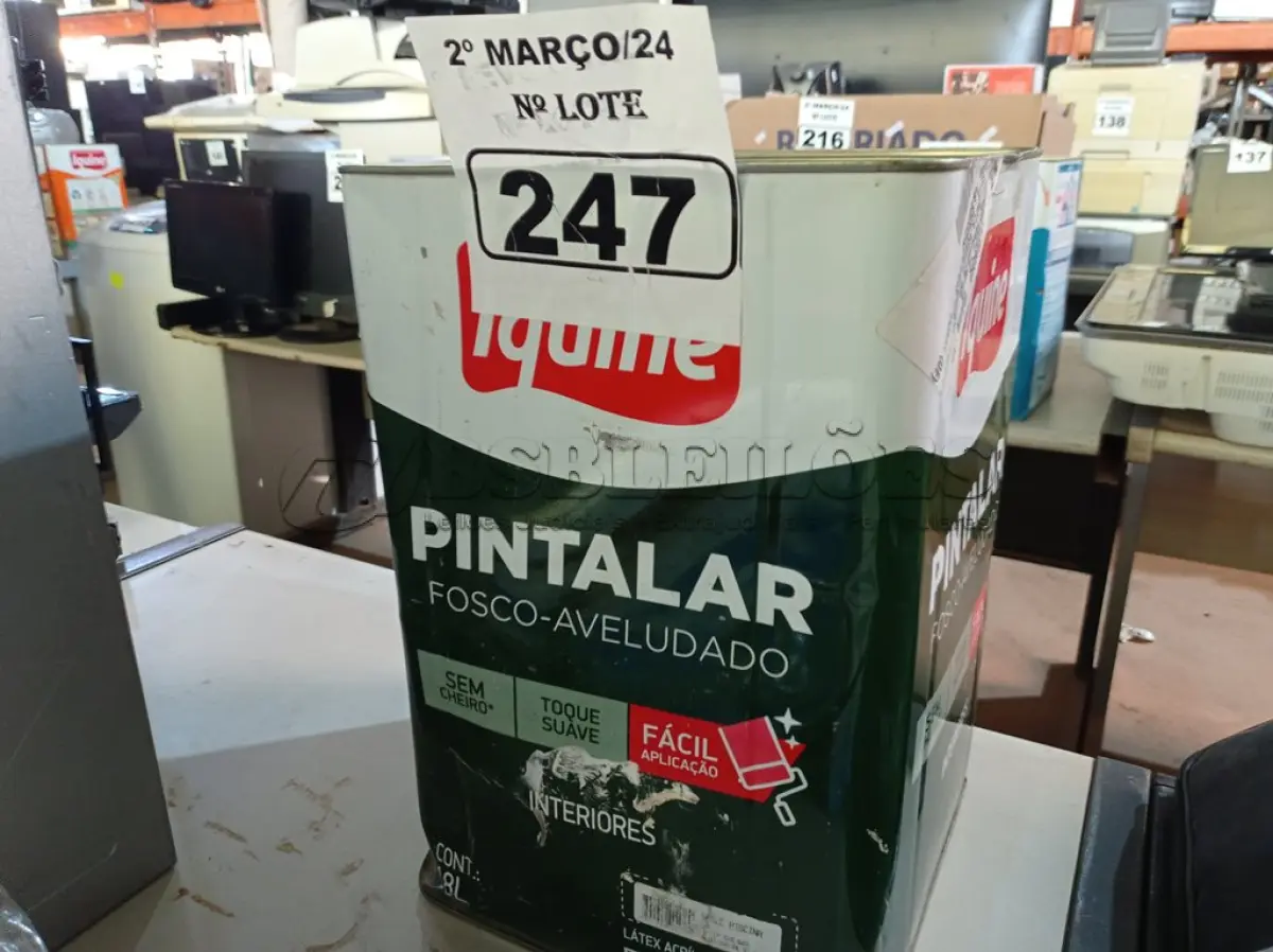 LOTE 247 - 01 LATA DE TINTA IQUINE PINTALAR FOSCO AVELUDADO 18L NA COR VERDE PISCINA. (NO ESTADO) ATENÇÃO! FAZER A VISITAÇÃO ANTES DE ARREMATAR, NÃO SABEMOS SE FUNCIONA. LEILÃO NÃO TEM GARANTIA E NEM DEVOLUÇÃO, SUJEITO A POSSÍVEIS AVARIAS VISÍVEIS/OCULTAS E/OU AUSÊNCIA DE COMPONENTES.