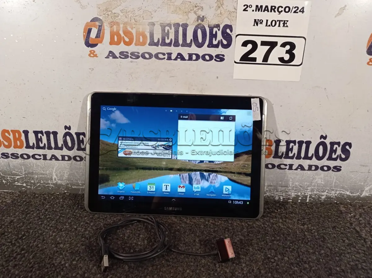 LOTE 273 - 01 TABLET SAMSUNG TAB2 TELA 10.1” COM CABO. (NO ESTADO) ATENÇÃO! FAZER A VISITAÇÃO ANTES DE ARREMATAR, NÃO SABEMOS SE FUNCIONA. LEILÃO NÃO TEM GARANTIA E NEM DEVOLUÇÃO, SUJEITO A POSSÍVEIS AVARIAS VISÍVEIS/OCULTAS E/OU AUSÊNCIA DE COMPONENTES.