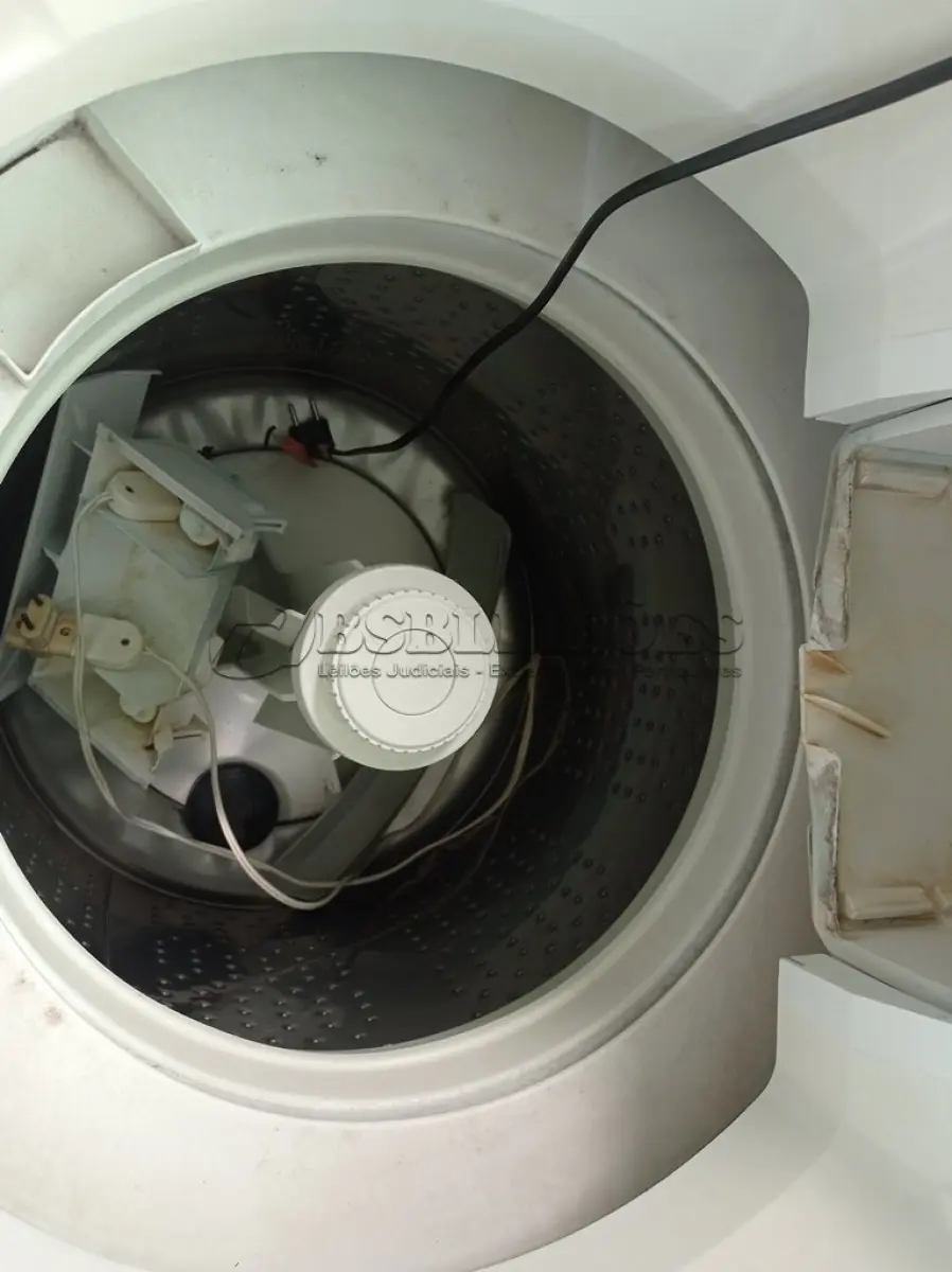 LOTE 498 - 01 MÁQUINA DE LAVAR ROUPAS MARCA BRASTEMP 11KG 220V. (NO ESTADO) ATENÇÃO! FAZER A VISITAÇÃO ANTES DE ARREMATAR, NÃO SABEMOS SE FUNCIONA. LEILÃO NÃO TEM GARANTIA E NEM DEVOLUÇÃO, SUJEITO A POSSÍVEIS AVARIAS VISÍVEIS/OCULTAS E/OU AUSÊNCIA DE COMPONENTES.