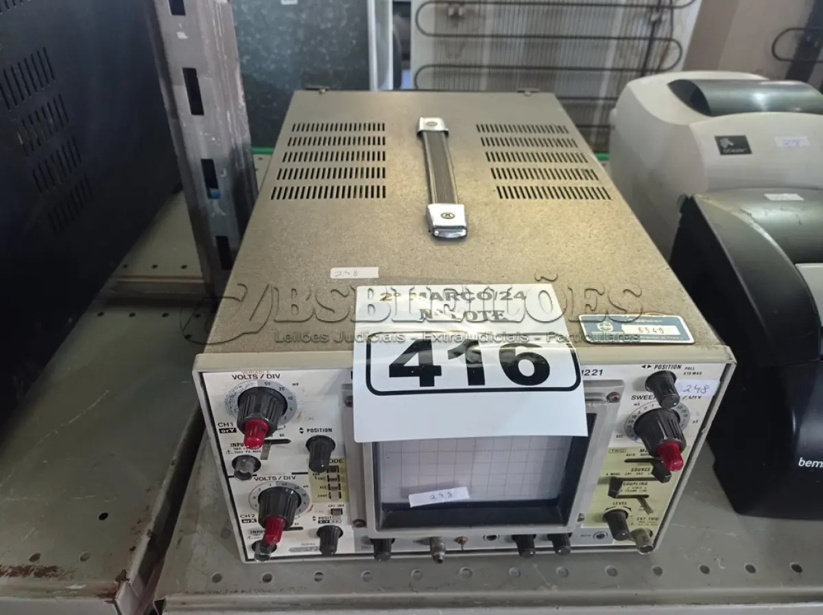 LOTE 416 - 01 OSCILOSCÓPIO. (NO ESTADO) ATENÇÃO! FAZER A VISITAÇÃO ANTES DE ARREMATAR, NÃO SABEMOS SE FUNCIONA. LEILÃO NÃO TEM GARANTIA E NEM DEVOLUÇÃO, SUJEITO A POSSÍVEIS AVARIAS VISÍVEIS/OCULTAS E/OU AUSÊNCIA DE COMPONENTES.