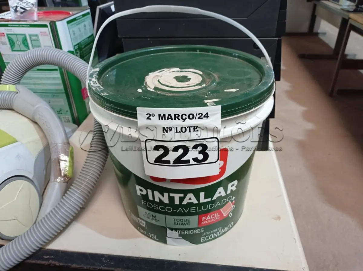 LOTE 223 - 01 BALDE DE TINTA IQUINE PINTALAR FOSCO-AVELUDADO 15L SEM A IDENTIFICAÇÃO DA COR. (NO ESTADO) ATENÇÃO! FAZER A VISITAÇÃO ANTES DE ARREMATAR, NÃO SABEMOS SE FUNCIONA. LEILÃO NÃO TEM GARANTIA E NEM DEVOLUÇÃO, SUJEITO A POSSÍVEIS AVARIAS VISÍVEIS/OCULTAS E/OU AUSÊNCIA DE COMPONENTES.