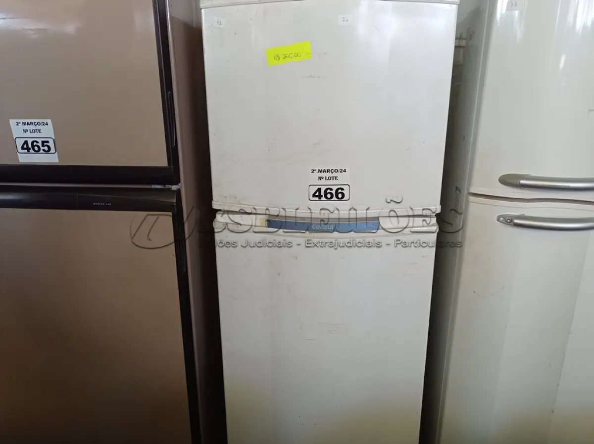 LOTE 466 - 01 GELADEIRA MARCA CÔNSUL 220V. (NO ESTADO) ATENÇÃO! FAZER A VISITAÇÃO ANTES DE ARREMATAR, NÃO SABEMOS SE FUNCIONA. LEILÃO NÃO TEM GARANTIA E NEM DEVOLUÇÃO, SUJEITO A POSSÍVEIS AVARIAS VISÍVEIS/OCULTAS E/OU AUSÊNCIA DE COMPONENTES.