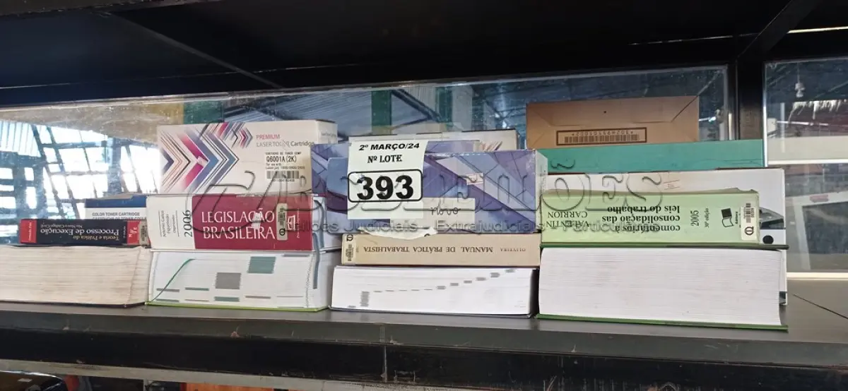LOTE 393 - 01 LOTE COM TONNER E LIVROS DIVERSOS.  (NO ESTADO) ATENÇÃO! FAZER A VISITAÇÃO ANTES DE ARREMATAR, NÃO SABEMOS SE FUNCIONA. LEILÃO NÃO TEM GARANTIA E NEM DEVOLUÇÃO, SUJEITO A POSSÍVEIS AVARIAS VISÍVEIS/OCULTAS E/OU AUSÊNCIA DE COMPONENTES.