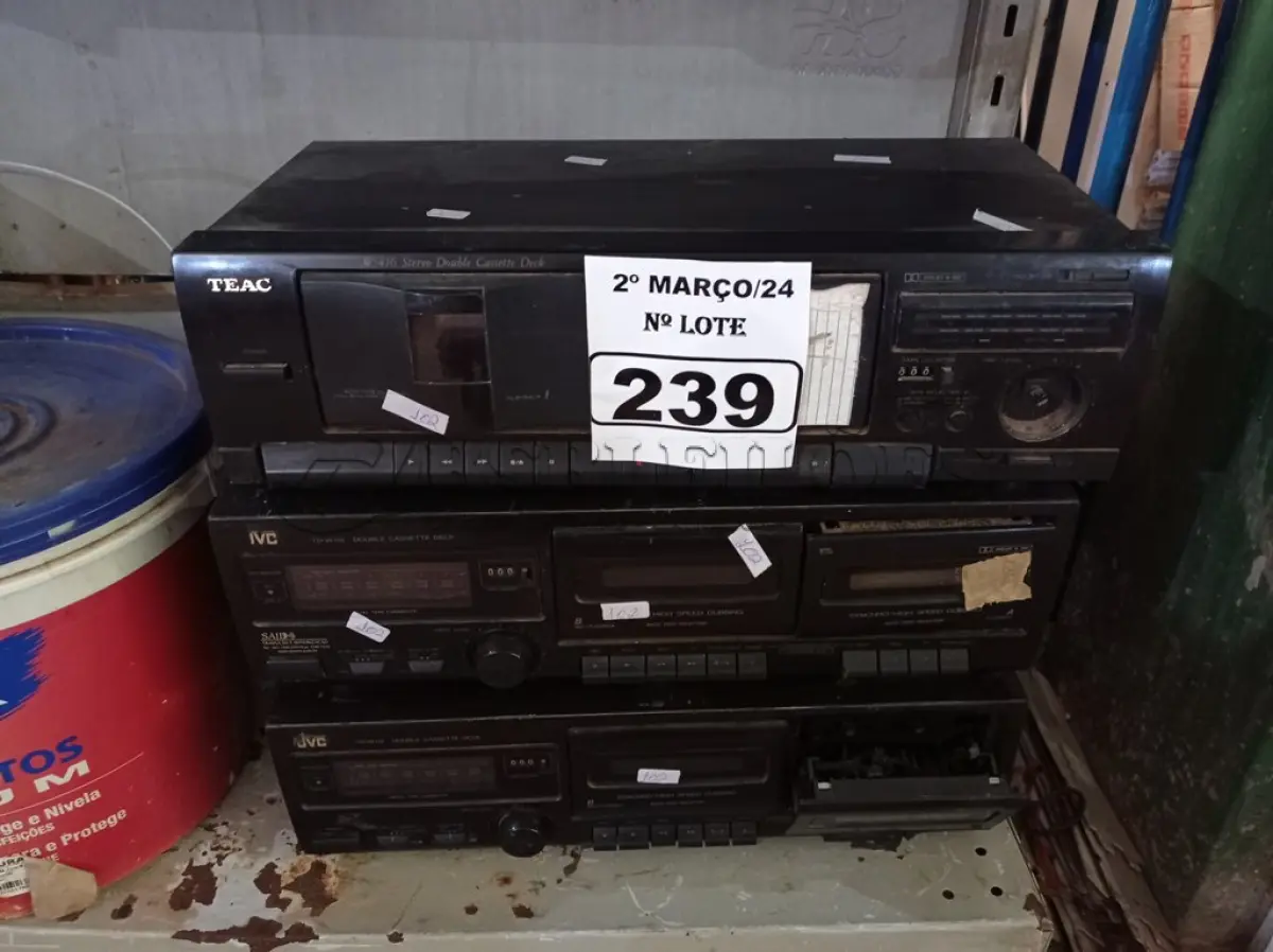 LOTE 239 - 03 STÉREO CASSETE DECK MARCAS E MODELOS DIVERSOS. (NO ESTADO) ATENÇÃO! FAZER A VISITAÇÃO ANTES DE ARREMATAR, NÃO SABEMOS SE FUNCIONA. LEILÃO NÃO TEM GARANTIA E NEM DEVOLUÇÃO, SUJEITO A POSSÍVEIS AVARIAS VISÍVEIS/OCULTAS E/OU AUSÊNCIA DE COMPONENTES.