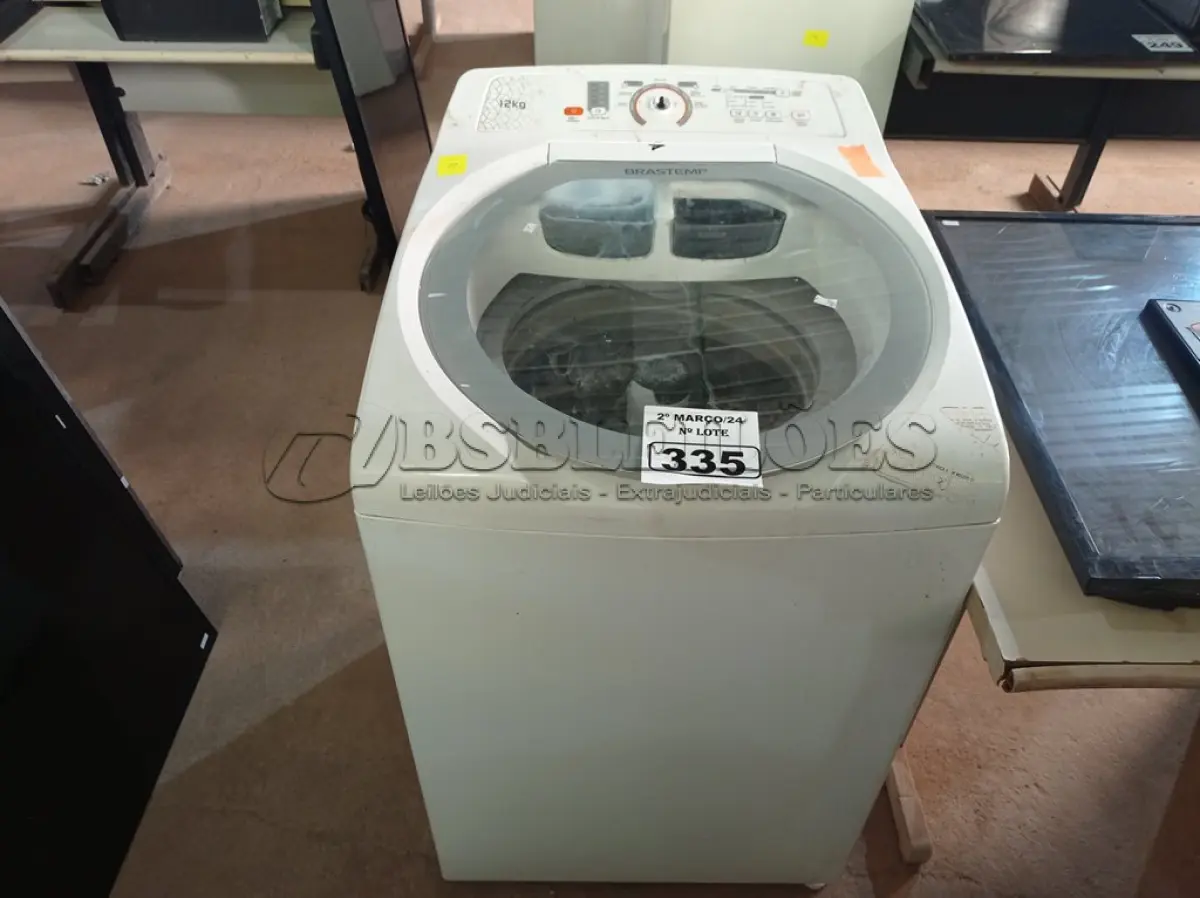 LOTE 335 - 01 MÁQUINA DE LAVAR ROUPAS MARCA BRASTEMP 12KG 220V. (NO ESTADO) ATENÇÃO! FAZER A VISITAÇÃO ANTES DE ARREMATAR, NÃO SABEMOS SE FUNCIONA. LEILÃO NÃO TEM GARANTIA E NEM DEVOLUÇÃO, SUJEITO A POSSÍVEIS AVARIAS VISÍVEIS/OCULTAS E/OU AUSÊNCIA DE COMPONENTES.