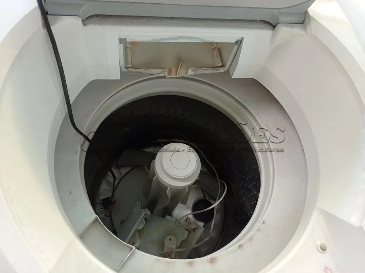 LOTE 499 - 01 MÁQUINA DE LAVAR ROUPAS MARCA BRASTEMP 11KG 220V. (NO ESTADO) ATENÇÃO! FAZER A VISITAÇÃO ANTES DE ARREMATAR, NÃO SABEMOS SE FUNCIONA. LEILÃO NÃO TEM GARANTIA E NEM DEVOLUÇÃO, SUJEITO A POSSÍVEIS AVARIAS VISÍVEIS/OCULTAS E/OU AUSÊNCIA DE COMPONENTES.