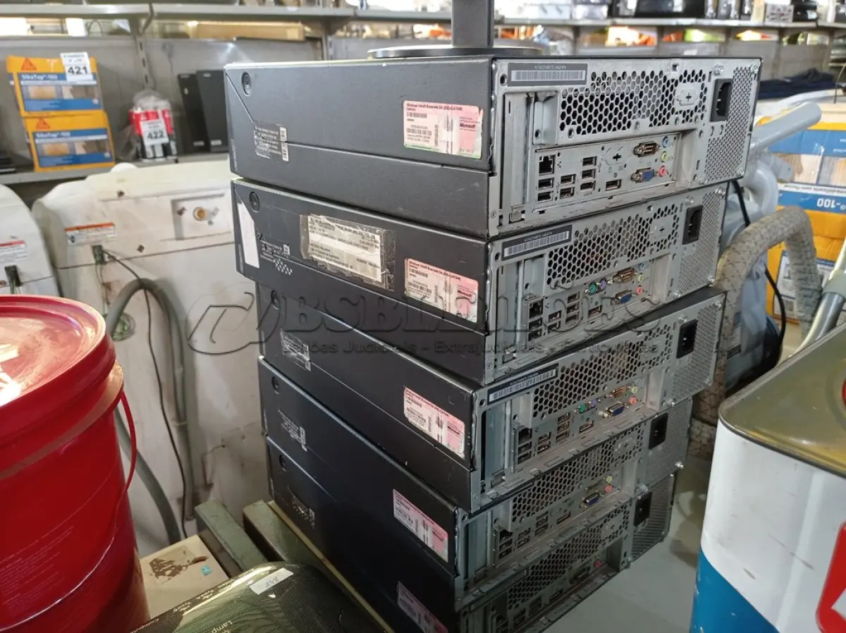 LOTE 330 - 05 CPU’S E 01 MONITOR MARCAS E MODELOS DIVERSOS. (NO ESTADO) ATENÇÃO! FAZER A VISITAÇÃO ANTES DE ARREMATAR, NÃO SABEMOS SE FUNCIONA. LEILÃO NÃO TEM GARANTIA E NEM DEVOLUÇÃO, SUJEITO A POSSÍVEIS AVARIAS VISÍVEIS/OCULTAS E/OU AUSÊNCIA DE COMPONENTES.