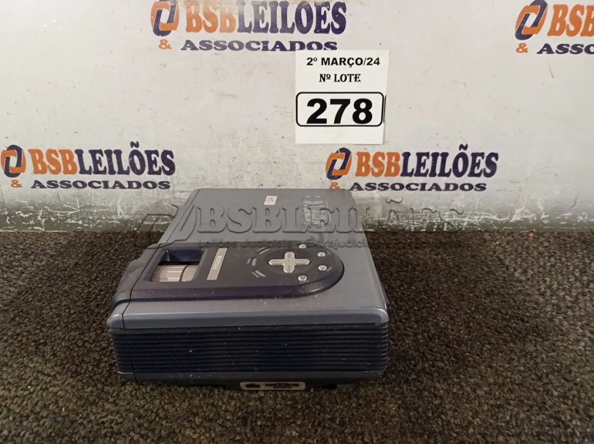 LOTE 278 - 01 PROJETOR MULTIMIDIA MARCA BENQ. (NO ESTADO) ATENÇÃO! FAZER A VISITAÇÃO ANTES DE ARREMATAR, NÃO SABEMOS SE FUNCIONA. LEILÃO NÃO TEM GARANTIA E NEM DEVOLUÇÃO, SUJEITO A POSSÍVEIS AVARIAS VISÍVEIS/OCULTAS E/OU AUSÊNCIA DE COMPONENTES.