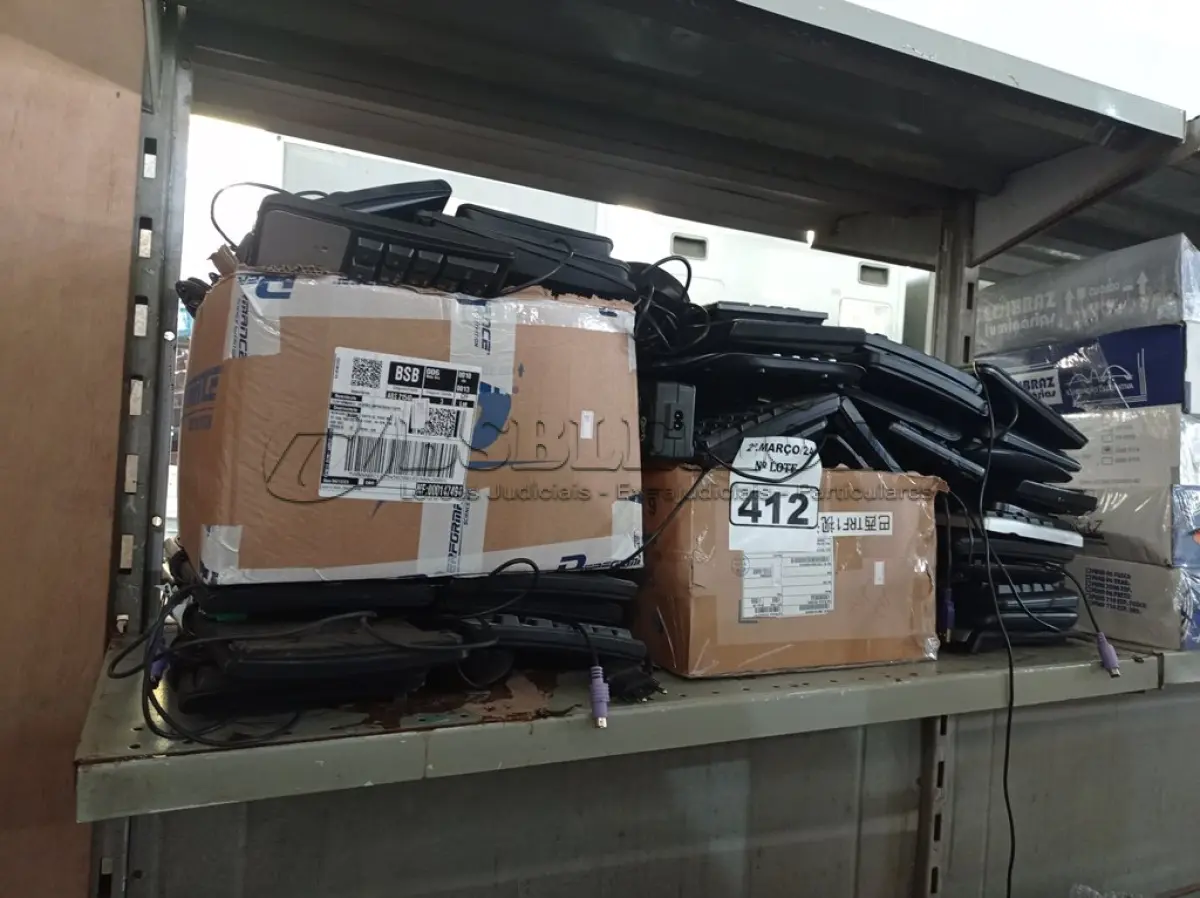 LOTE 412 - 01 LOTE COM VÁRIOS MOUSE E TECLADOS PARA PC MARCAS E MODELOS DIVERSOS. (NO ESTADO) ATENÇÃO! FAZER A VISITAÇÃO ANTES DE ARREMATAR, NÃO SABEMOS SE FUNCIONA. LEILÃO NÃO TEM GARANTIA E NEM DEVOLUÇÃO, SUJEITO A POSSÍVEIS AVARIAS VISÍVEIS/OCULTAS E/OU AUSÊNCIA DE COMPONENTES.