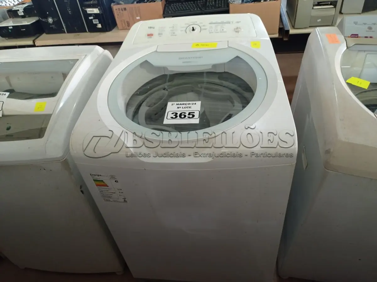 LOTE 365 - 01 MÁQUINA DE LAVAR ROUPAS MARCA BRASTEMP 15KG 220V. (NO ESTADO) ATENÇÃO! FAZER A VISITAÇÃO ANTES DE ARREMATAR, NÃO SABEMOS SE FUNCIONA. LEILÃO NÃO TEM GARANTIA E NEM DEVOLUÇÃO, SUJEITO A POSSÍVEIS AVARIAS VISÍVEIS/OCULTAS E/OU AUSÊNCIA DE COMPONENTES.