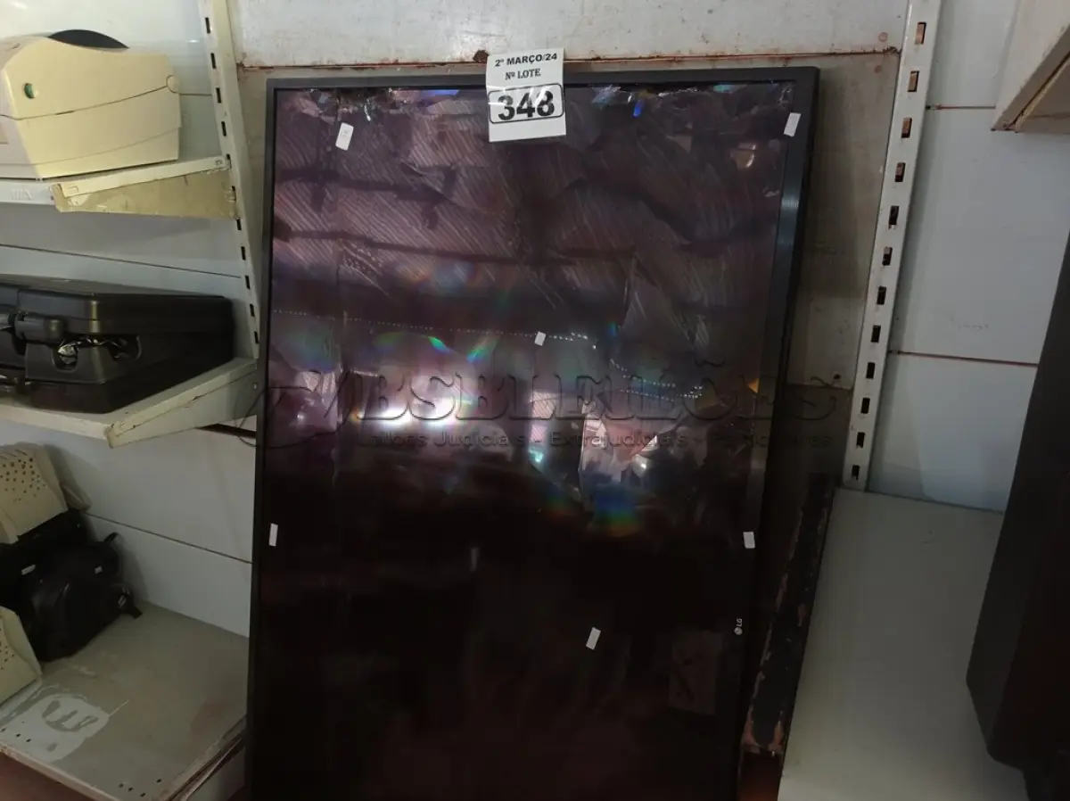 LOTE 348 - 01 TV LG 55” POL PARA RETIRADA DE PEÇAS. (NO ESTADO) ATENÇÃO! FAZER A VISITAÇÃO ANTES DE ARREMATAR, NÃO SABEMOS SE FUNCIONA. LEILÃO NÃO TEM GARANTIA E NEM DEVOLUÇÃO, SUJEITO A POSSÍVEIS AVARIAS VISÍVEIS/OCULTAS E/OU AUSÊNCIA DE COMPONENTES.