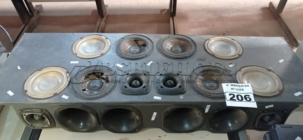 LOTE 206 - 01 TAMPÃO DE SOM AUTOMOTIVO. (NO ESTADO) ATENÇÃO! FAZER A VISITAÇÃO ANTES DE ARREMATAR, NÃO SABEMOS SE FUNCIONA. LEILÃO NÃO TEM GARANTIA E NEM DEVOLUÇÃO, SUJEITO A POSSÍVEIS AVARIAS VISÍVEIS/OCULTAS E/OU AUSÊNCIA DE COMPONENTES.