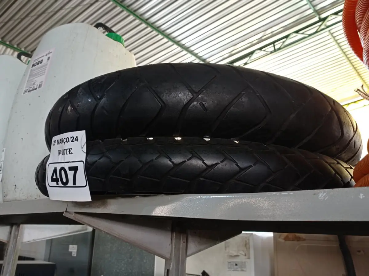 LOTE 407 - 02 PNEUS DE MOTO. (NO ESTADO) ATENÇÃO! FAZER A VISITAÇÃO ANTES DE ARREMATAR, NÃO SABEMOS SE FUNCIONA. LEILÃO NÃO TEM GARANTIA E NEM DEVOLUÇÃO, SUJEITO A POSSÍVEIS AVARIAS VISÍVEIS/OCULTAS E/OU AUSÊNCIA DE COMPONENTES.