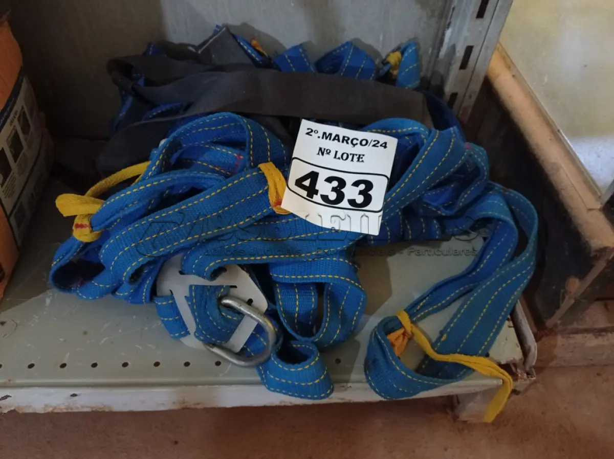 LOTE 433 - 05 CINTOS DE SEGURANÇA NO TRABALHO. (NO ESTADO) ATENÇÃO! FAZER A VISITAÇÃO ANTES DE ARREMATAR, NÃO SABEMOS SE FUNCIONA. LEILÃO NÃO TEM GARANTIA E NEM DEVOLUÇÃO, SUJEITO A POSSÍVEIS AVARIAS VISÍVEIS/OCULTAS E/OU AUSÊNCIA DE COMPONENTES.
