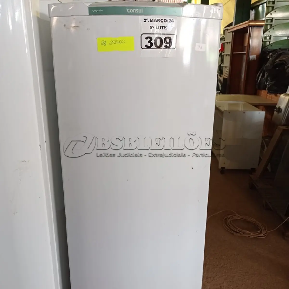 LOTE 309 - 01 GELADEIRA MARCA CÔNSUL 220V. (NO ESTADO) ATENÇÃO! FAZER A VISITAÇÃO ANTES DE ARREMATAR, NÃO SABEMOS SE FUNCIONA. LEILÃO NÃO TEM GARANTIA E NEM DEVOLUÇÃO, SUJEITO A POSSÍVEIS AVARIAS VISÍVEIS/OCULTAS E/OU AUSÊNCIA DE COMPONENTES.