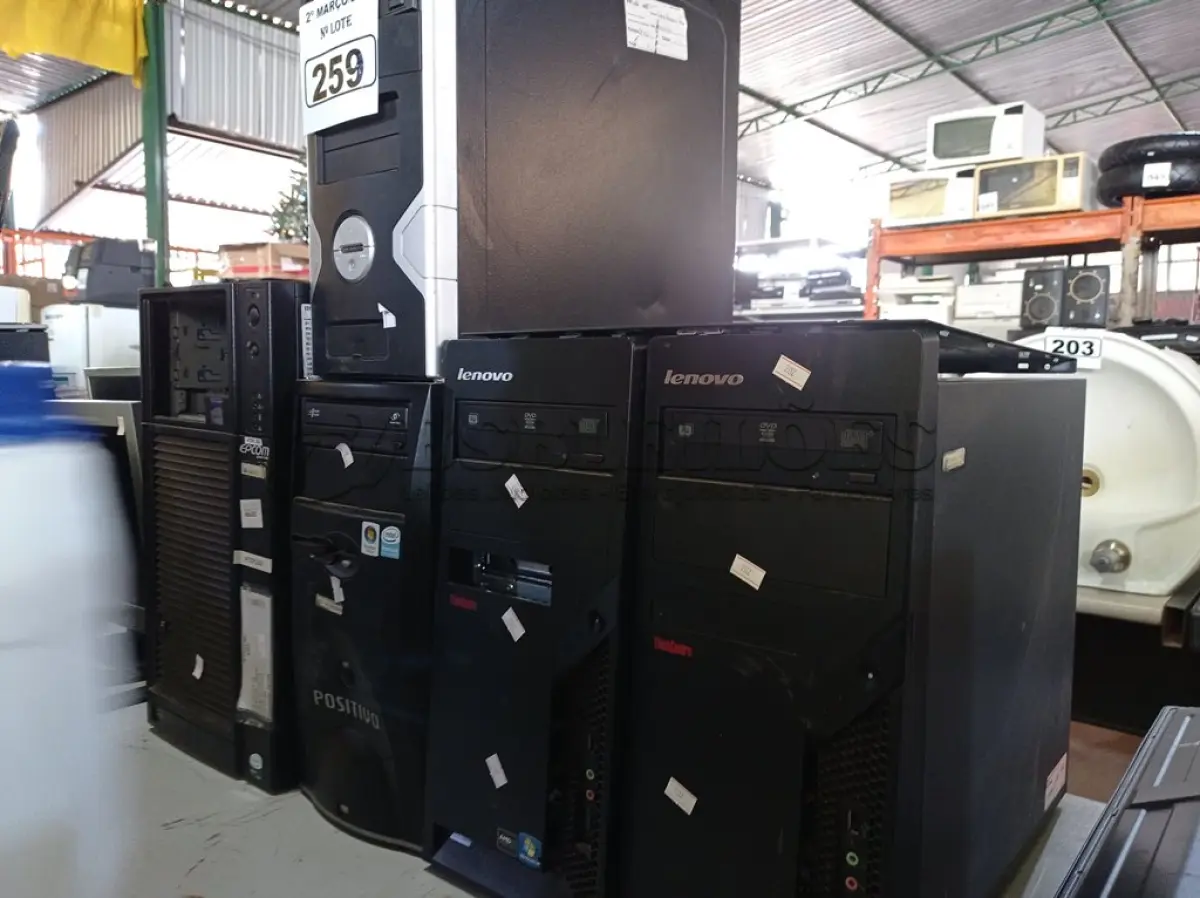 LOTE 259 - 01 SERVIDOR E 04 CPU’S MARCAS E MODELOS DIVERSOS. (NO ESTADO) ATENÇÃO! FAZER A VISITAÇÃO ANTES DE ARREMATAR, NÃO SABEMOS SE FUNCIONA. LEILÃO NÃO TEM GARANTIA E NEM DEVOLUÇÃO, SUJEITO A POSSÍVEIS AVARIAS VISÍVEIS/OCULTAS E/OU AUSÊNCIA DE COMPONENTES.